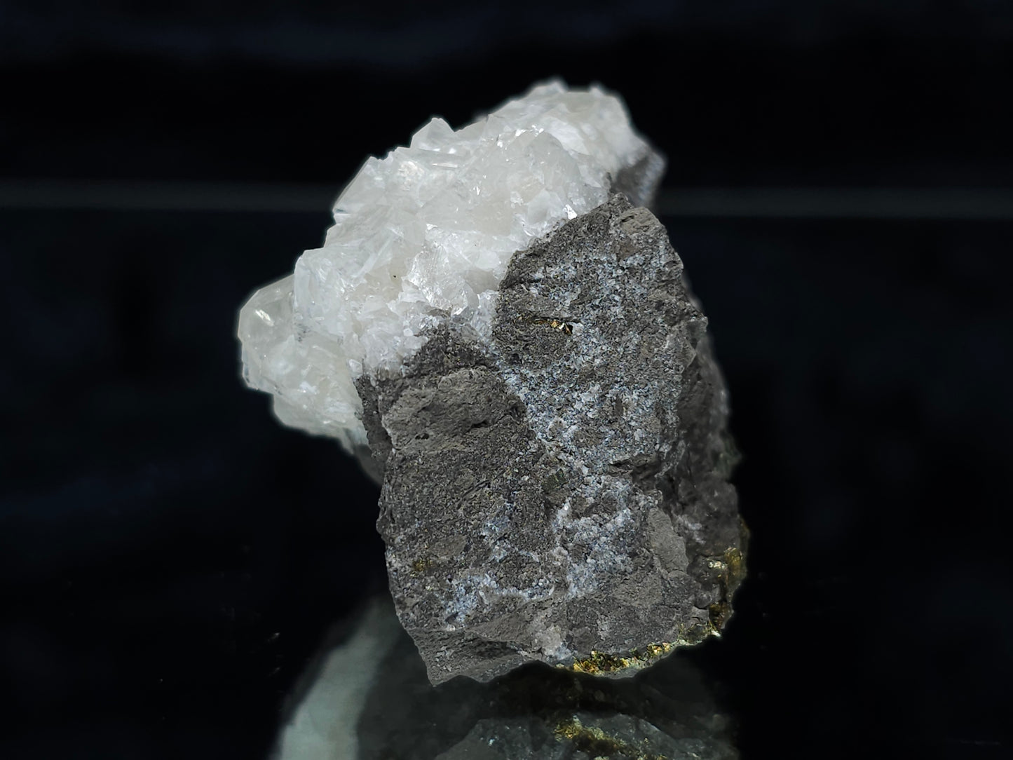 #33166 Super clear Nailhead Spar Calcite cluster with Chalcopyrite ore and multiple small fossils in the matrix
