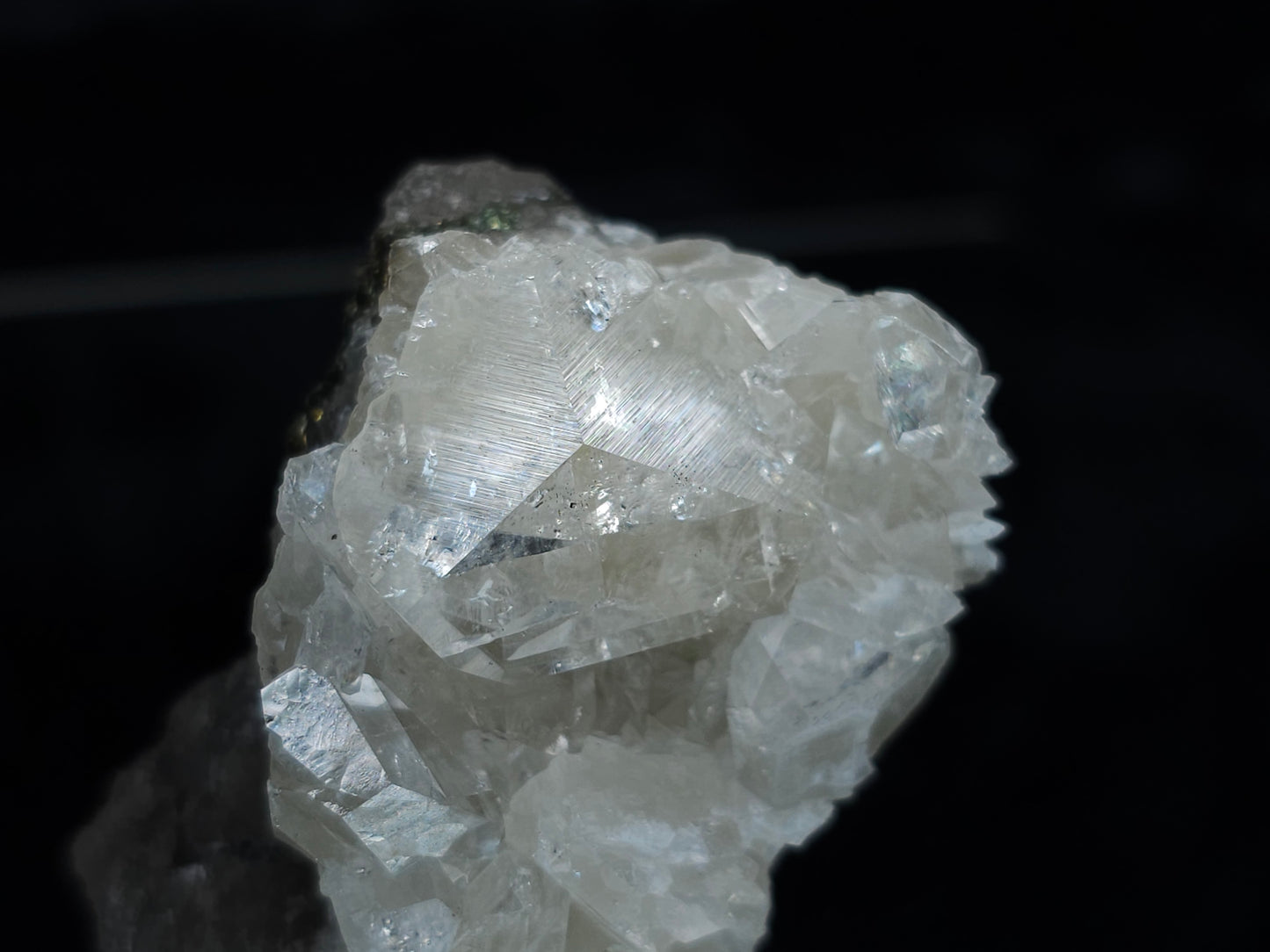 #33166 Super clear Nailhead Spar Calcite cluster with Chalcopyrite ore and multiple small fossils in the matrix