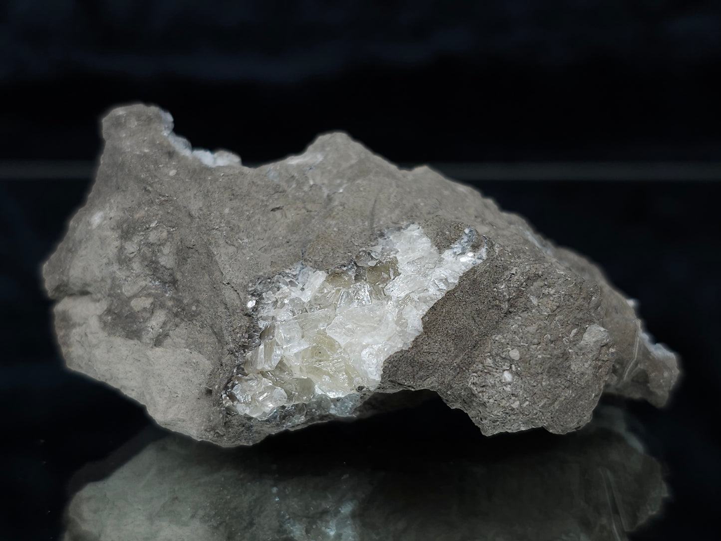 #33167 Super clear Nailhead Spar Calcite cluster with Chalcopyrite ore and multiple small fossils in the matrix