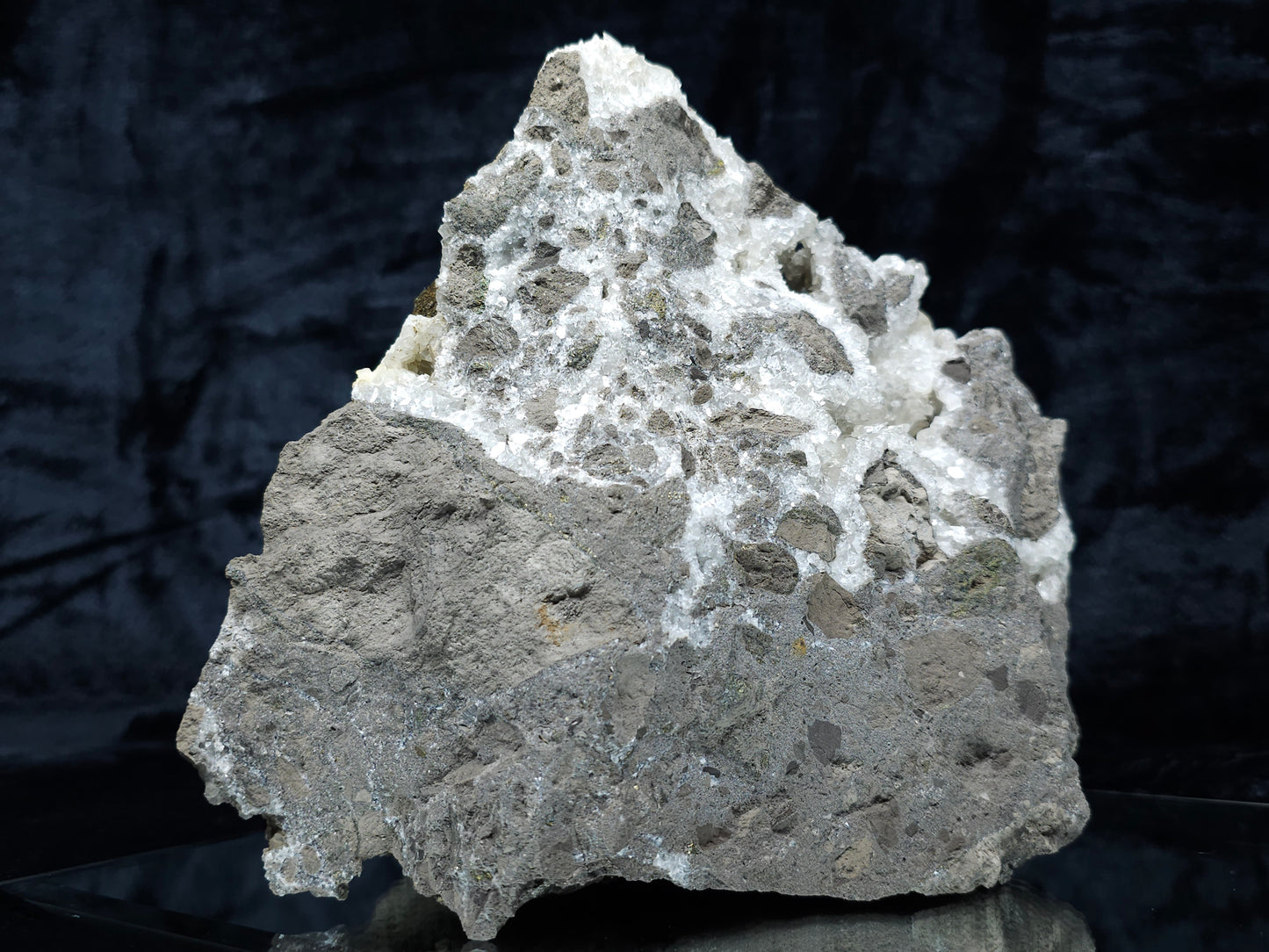 #33161 Super clear Nailhead Spar Calcite geode with Chalcopyrite ore and multiple small fossils in the matrix