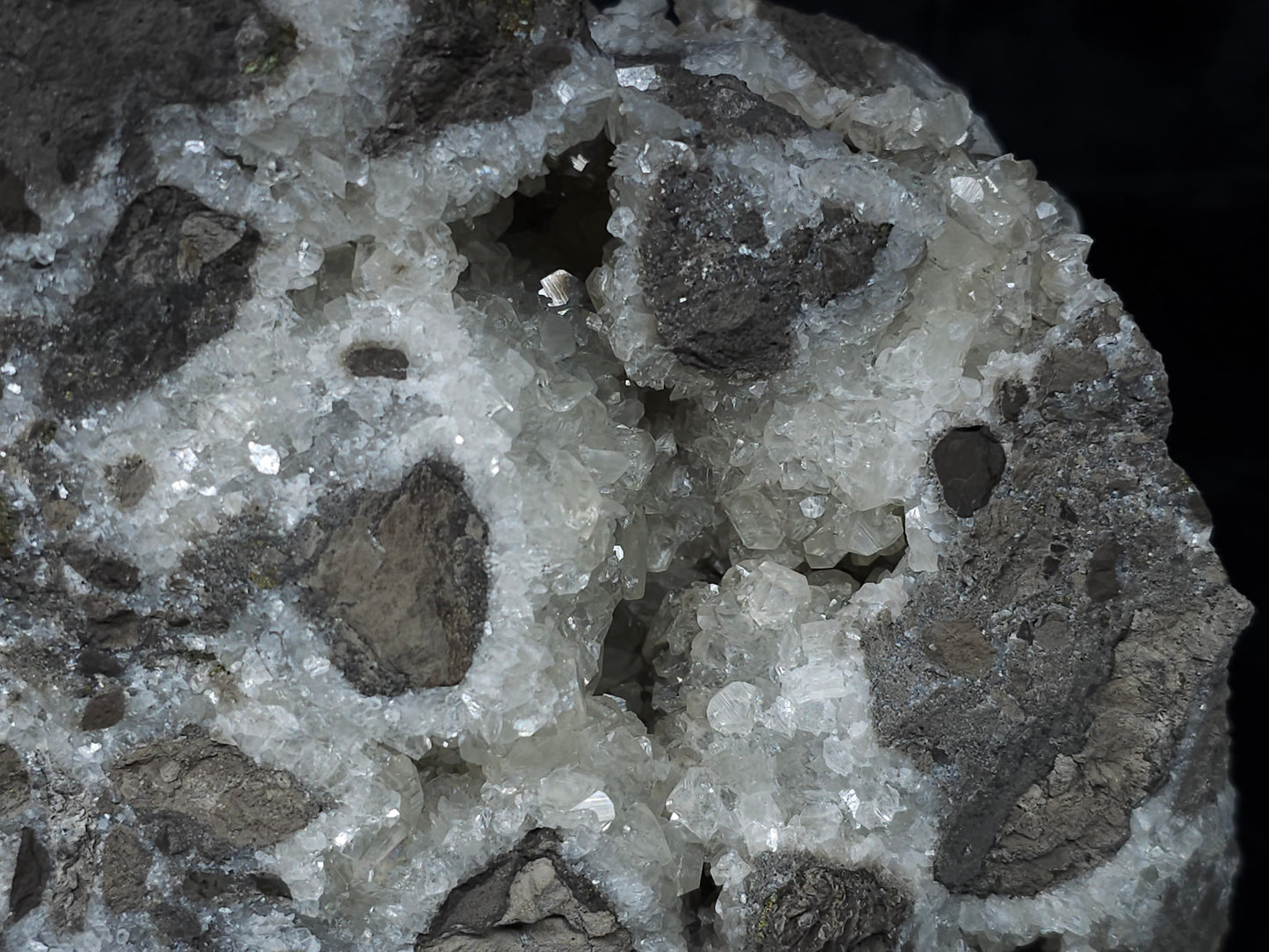 #33161 Super clear Nailhead Spar Calcite geode with Chalcopyrite ore and multiple small fossils in the matrix