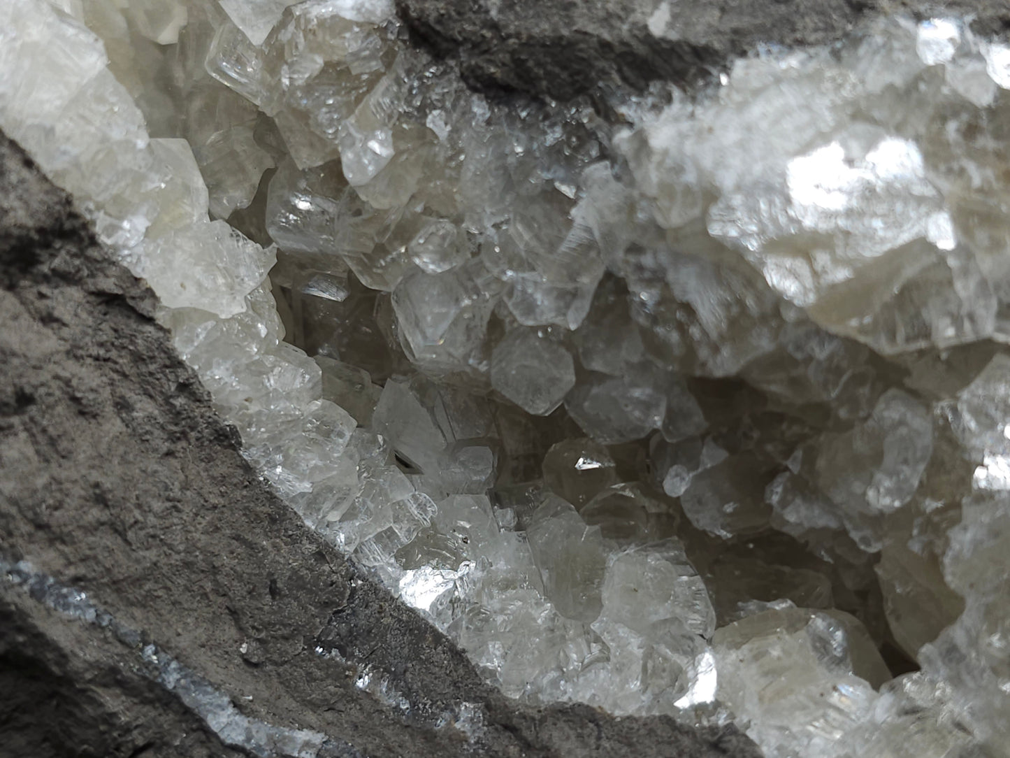 #33173 Special clear Nailhead Spar Calcite cluster with Chalcopyrite ore and multiple small fossils in the matrix