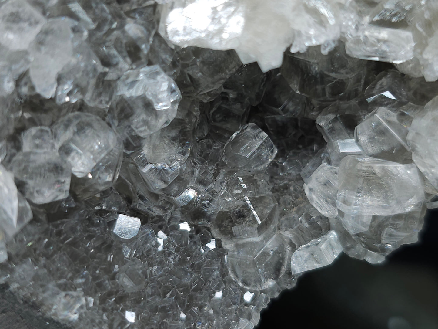 #33174 Special clear Nailhead Spar Calcite cluster with Chalcopyrite ore and multiple small fossils in the matrix