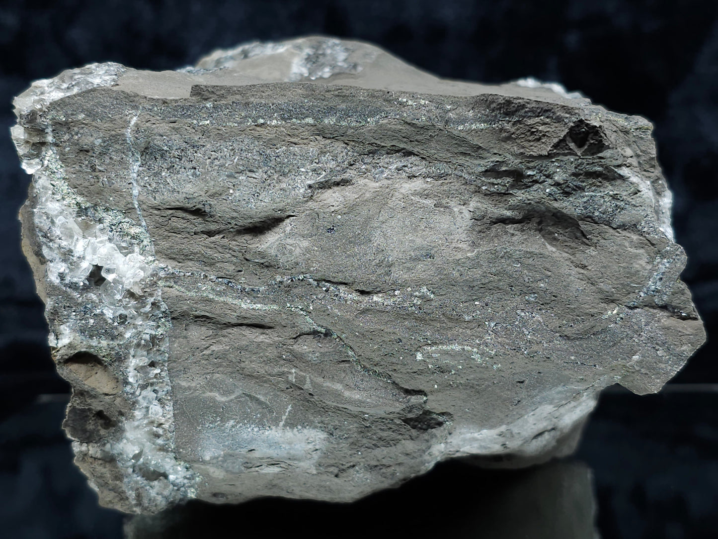#33174 Special clear Nailhead Spar Calcite cluster with Chalcopyrite ore and multiple small fossils in the matrix