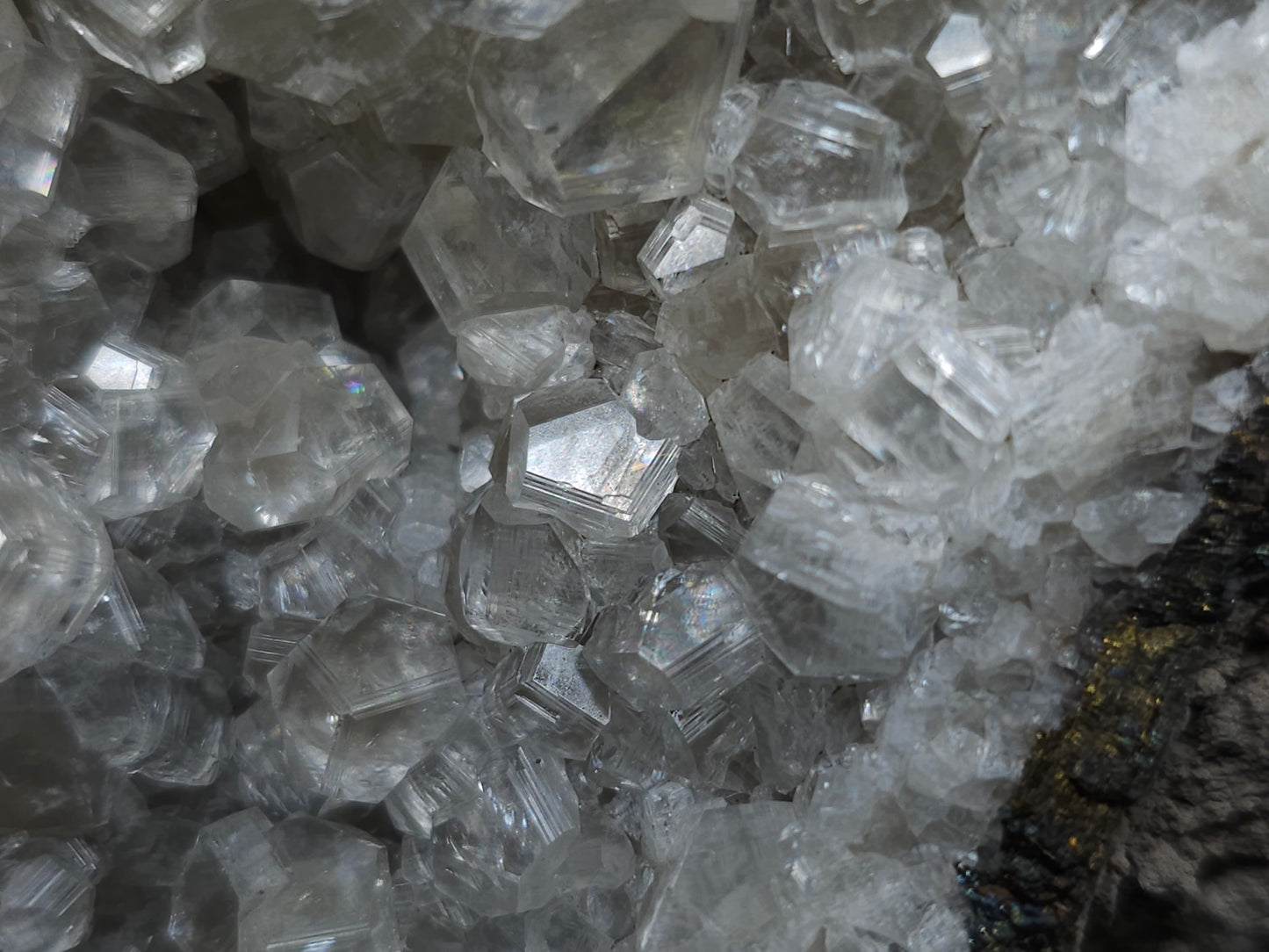 #33176 Special clear Nailhead Spar Calcite cluster with Chalcopyrite ore and multiple small fossils in the matrix