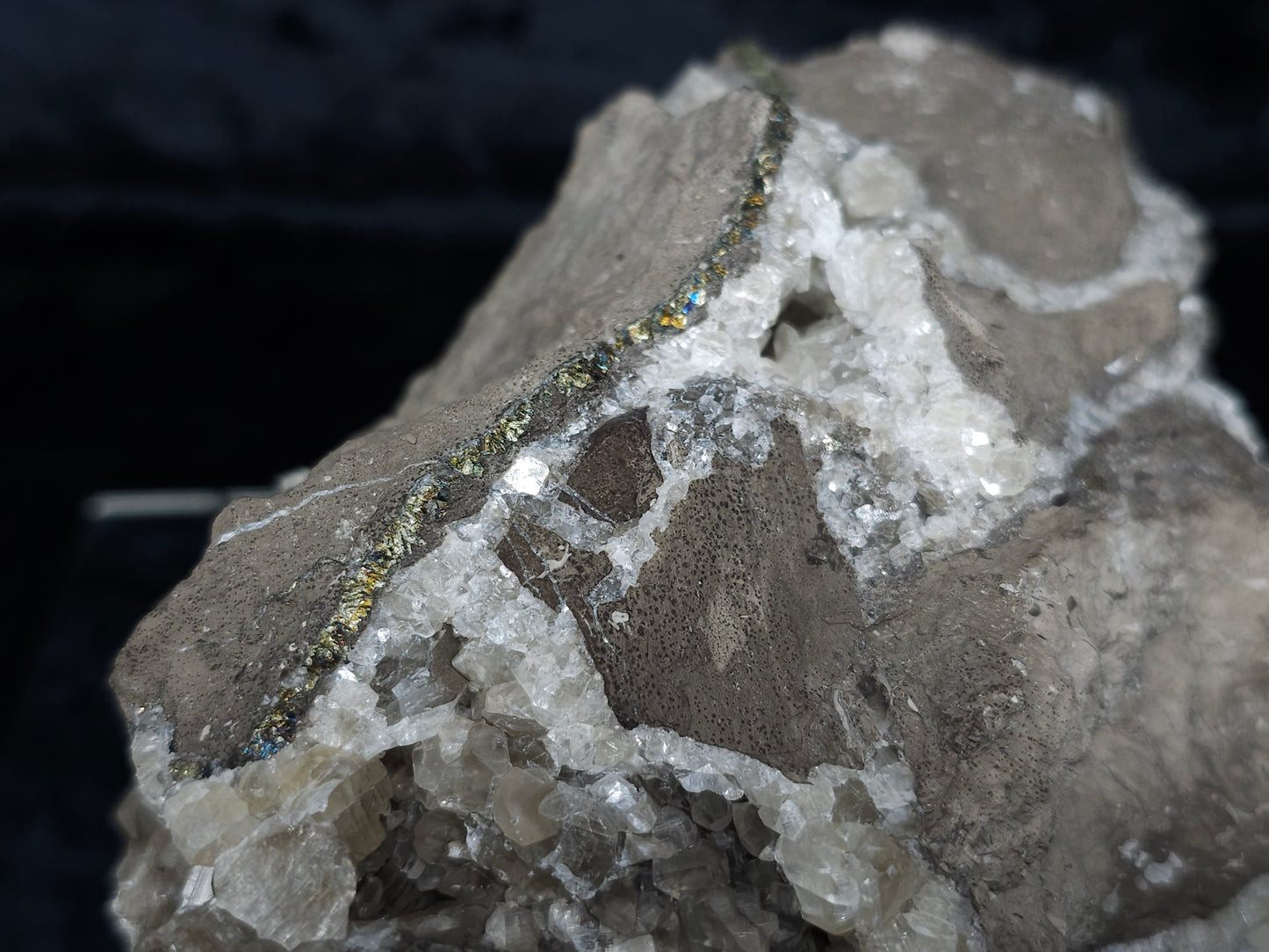 #33176 Special clear Nailhead Spar Calcite cluster with Chalcopyrite ore and multiple small fossils in the matrix