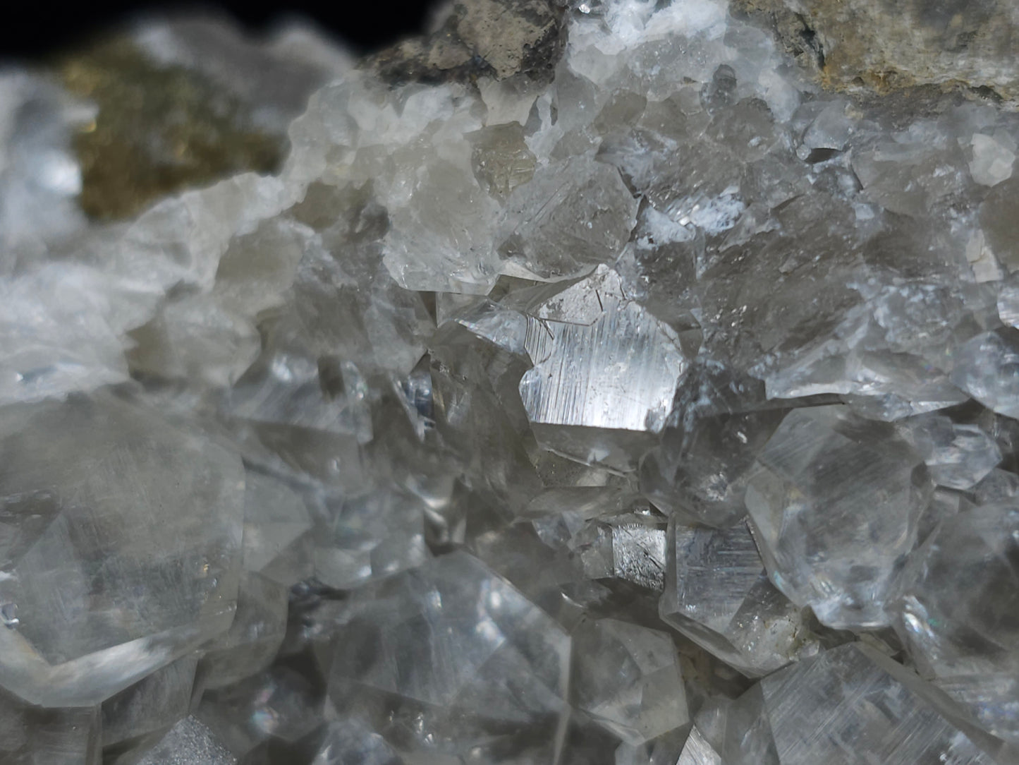 #33179 Special clear Nailhead Spar Calcite cluster with Chalcopyrite ore and multiple small fossils in the matrix