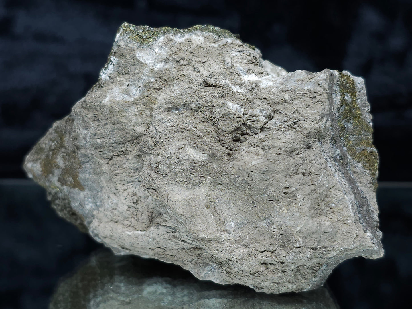 #33179 Special clear Nailhead Spar Calcite cluster with Chalcopyrite ore and multiple small fossils in the matrix