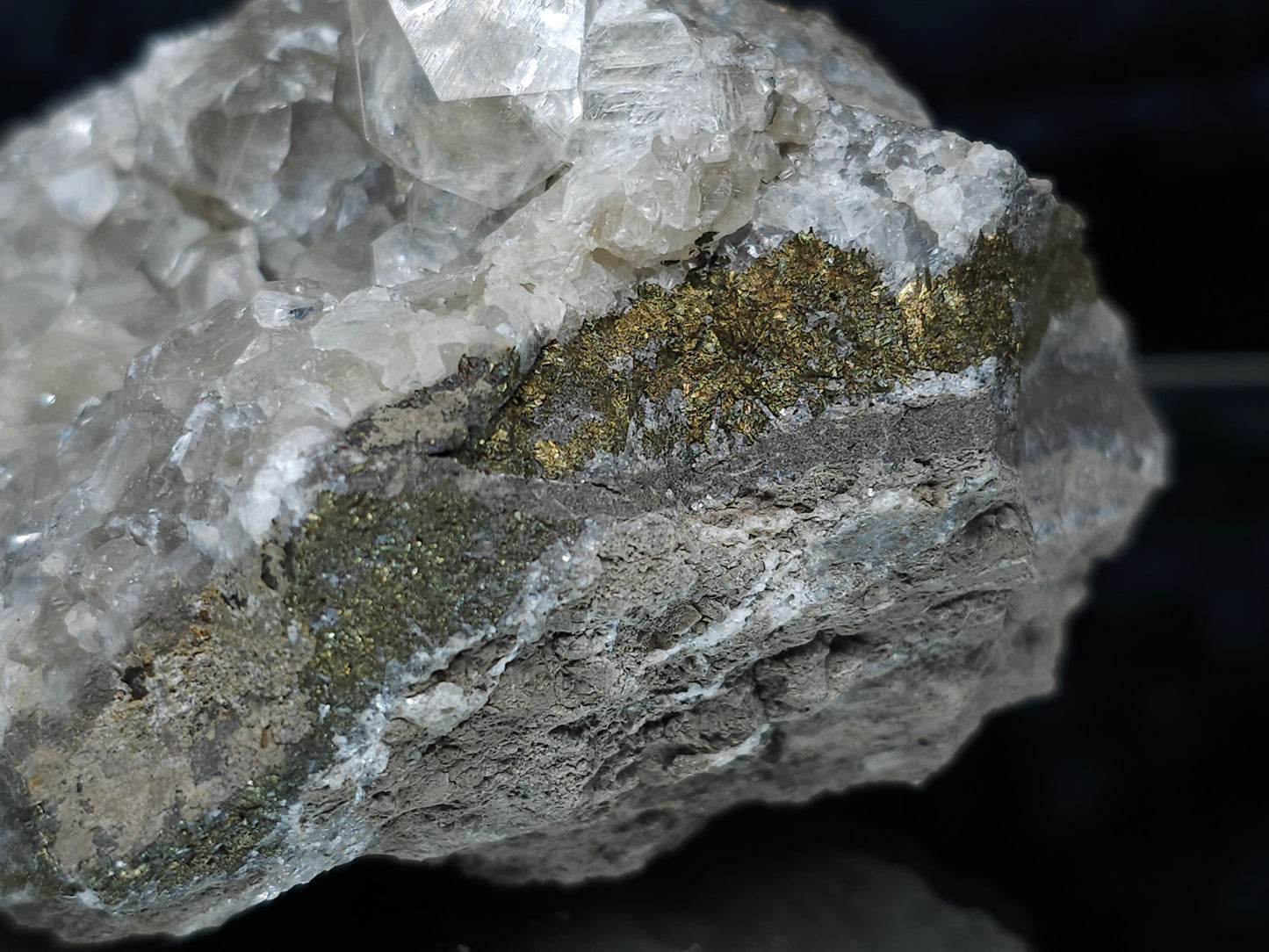#33179 Special clear Nailhead Spar Calcite cluster with Chalcopyrite ore and multiple small fossils in the matrix