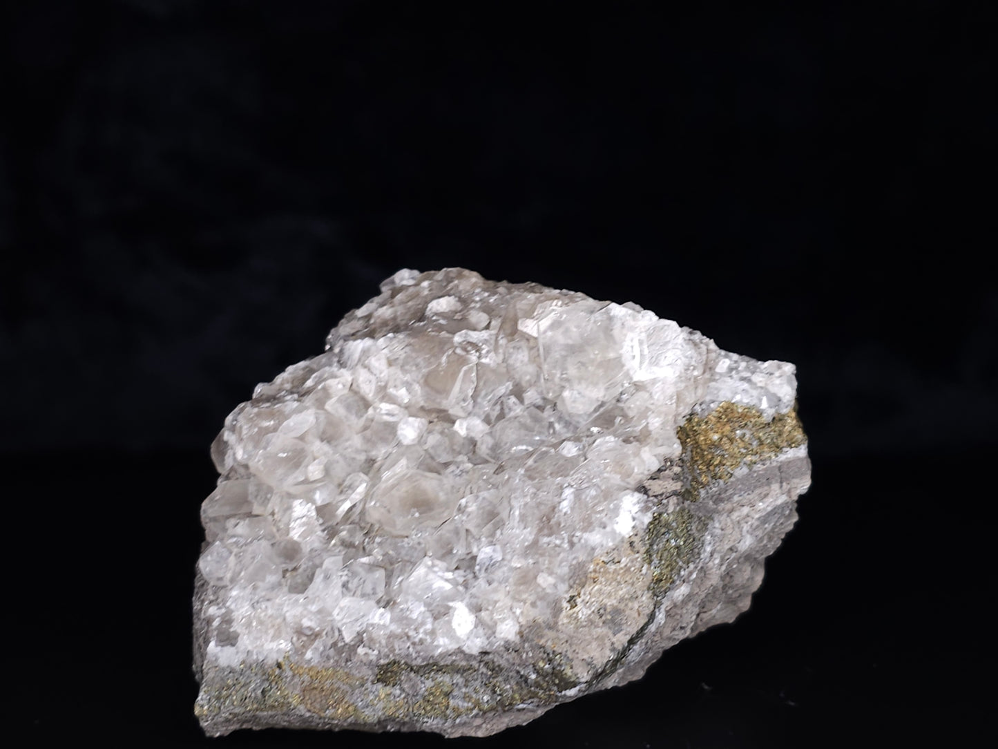 #33179 Special clear Nailhead Spar Calcite cluster with Chalcopyrite ore and multiple small fossils in the matrix