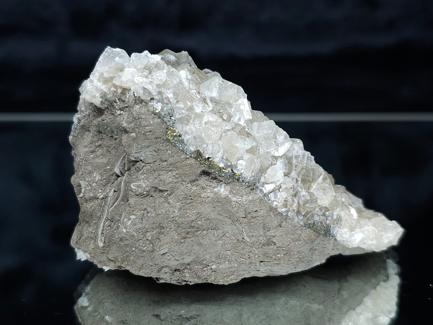 #33180 Special clear Nailhead Spar Calcite cluster with Chalcopyrite ore and multiple small fossils in the matrix