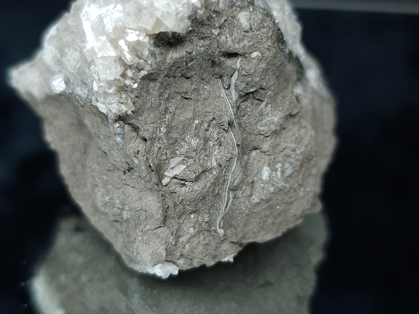 #33180 Special clear Nailhead Spar Calcite cluster with Chalcopyrite ore and multiple small fossils in the matrix