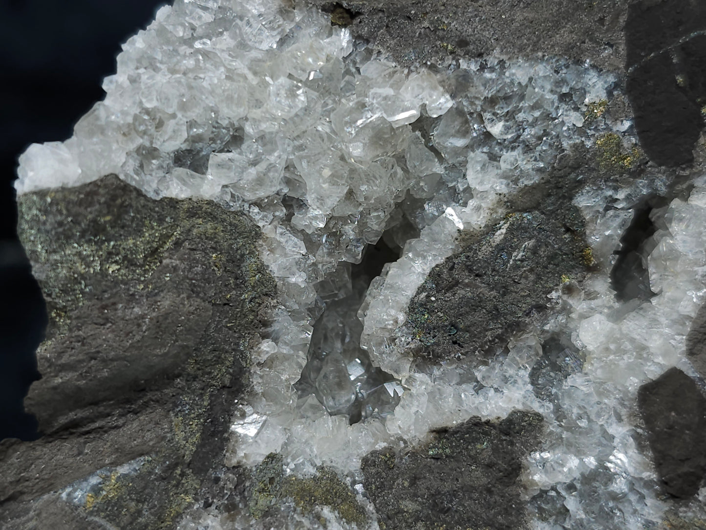 #33181 Special clear Nailhead Spar Calcite cluster with Chalcopyrite ore and multiple small fossils in the matrix