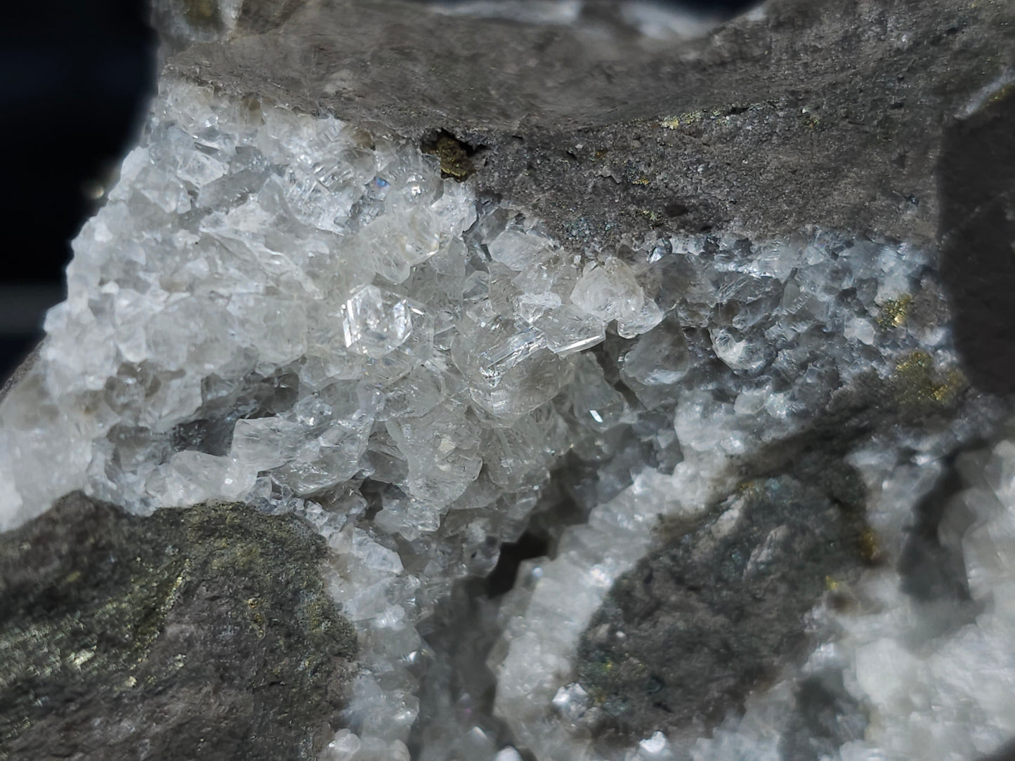 #33181 Special clear Nailhead Spar Calcite cluster with Chalcopyrite ore and multiple small fossils in the matrix