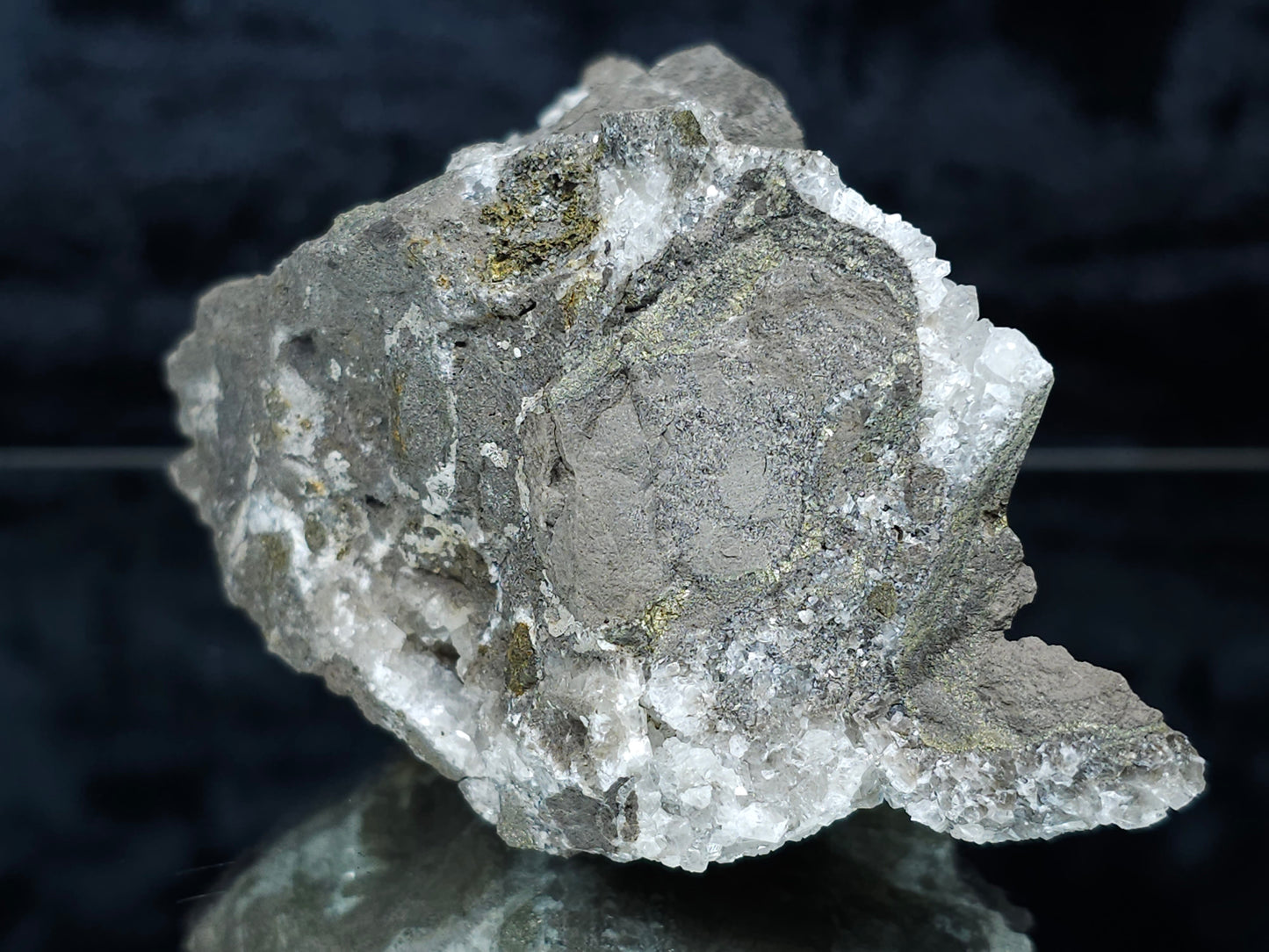 #33181 Special clear Nailhead Spar Calcite cluster with Chalcopyrite ore and multiple small fossils in the matrix