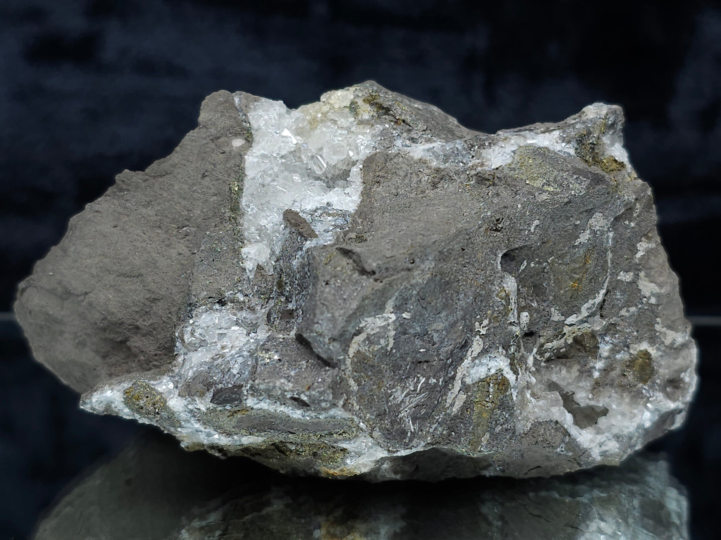 #33181 Special clear Nailhead Spar Calcite cluster with Chalcopyrite ore and multiple small fossils in the matrix