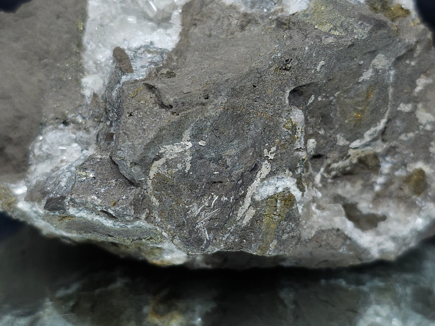 #33181 Special clear Nailhead Spar Calcite cluster with Chalcopyrite ore and multiple small fossils in the matrix