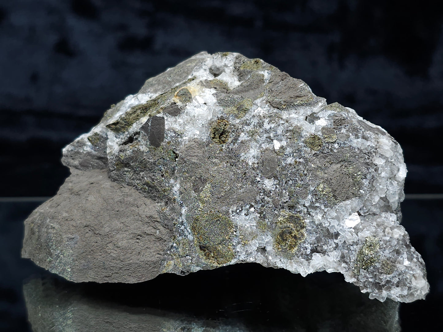 #33181 Special clear Nailhead Spar Calcite cluster with Chalcopyrite ore and multiple small fossils in the matrix