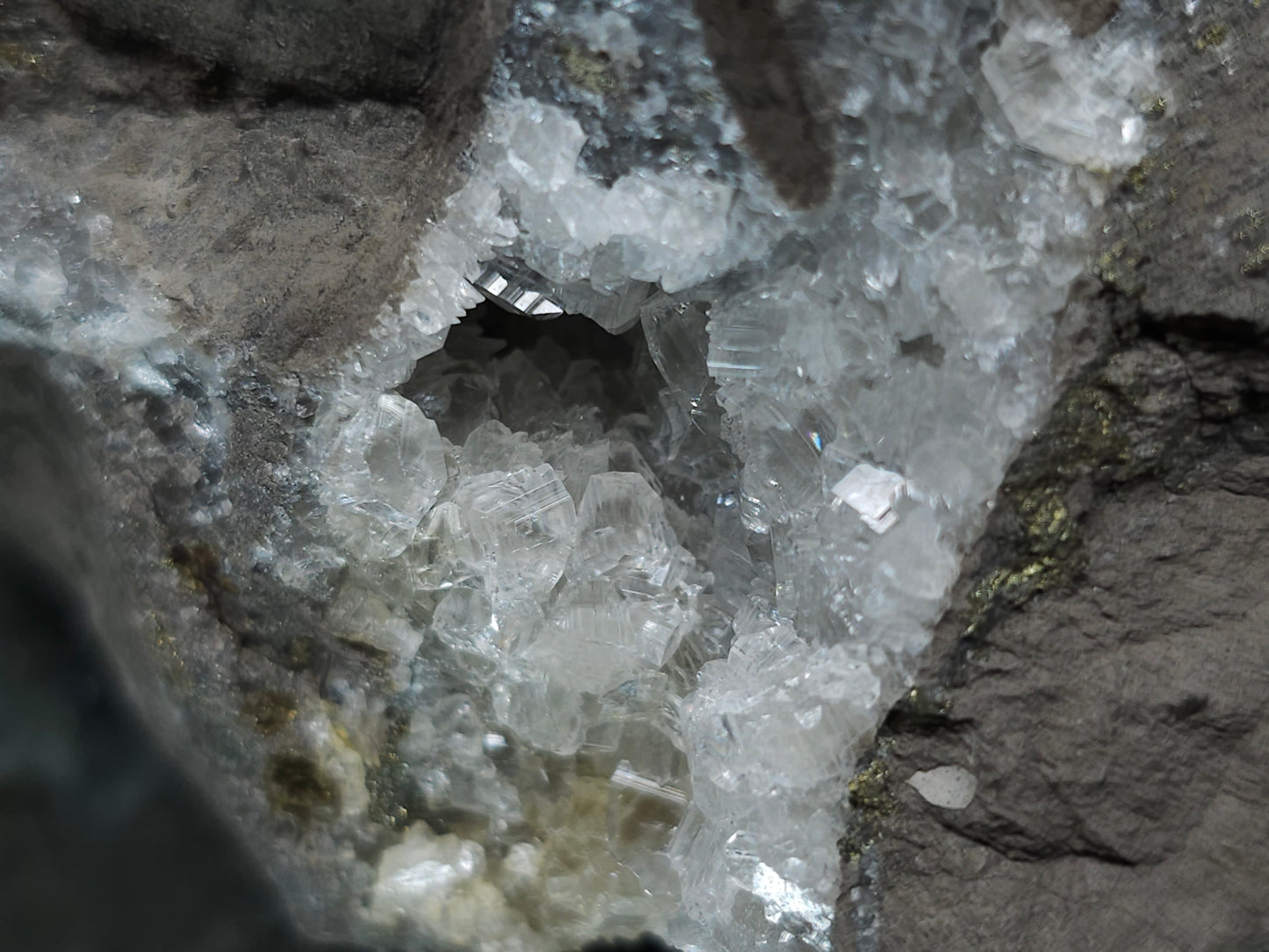 #33181 Special clear Nailhead Spar Calcite cluster with Chalcopyrite ore and multiple small fossils in the matrix