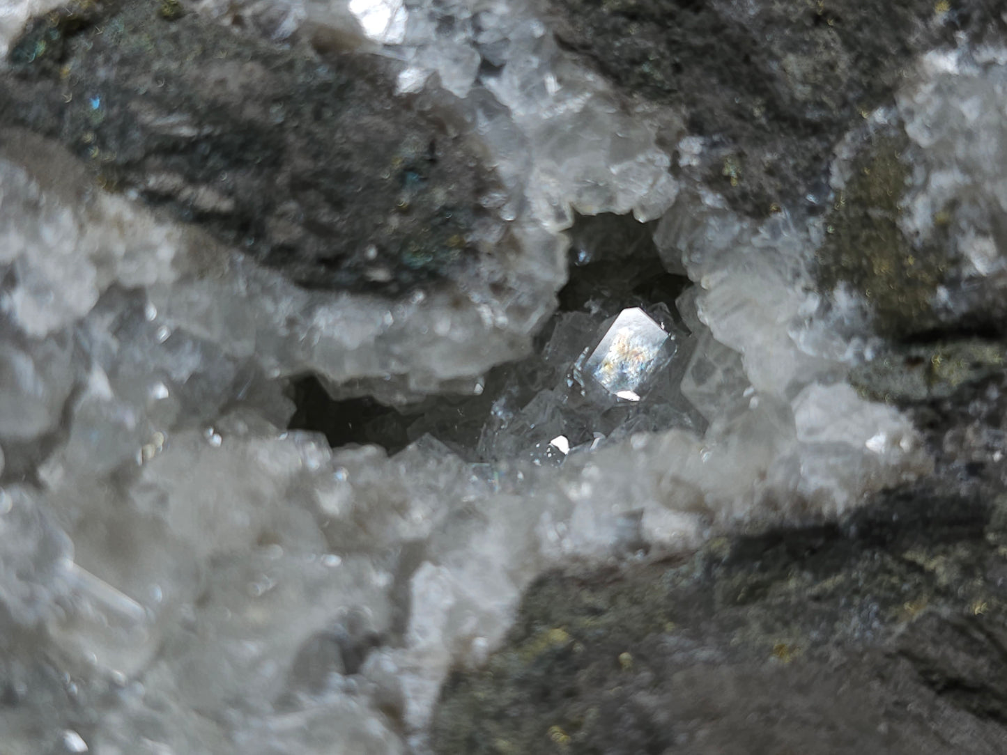 #33181 Special clear Nailhead Spar Calcite cluster with Chalcopyrite ore and multiple small fossils in the matrix