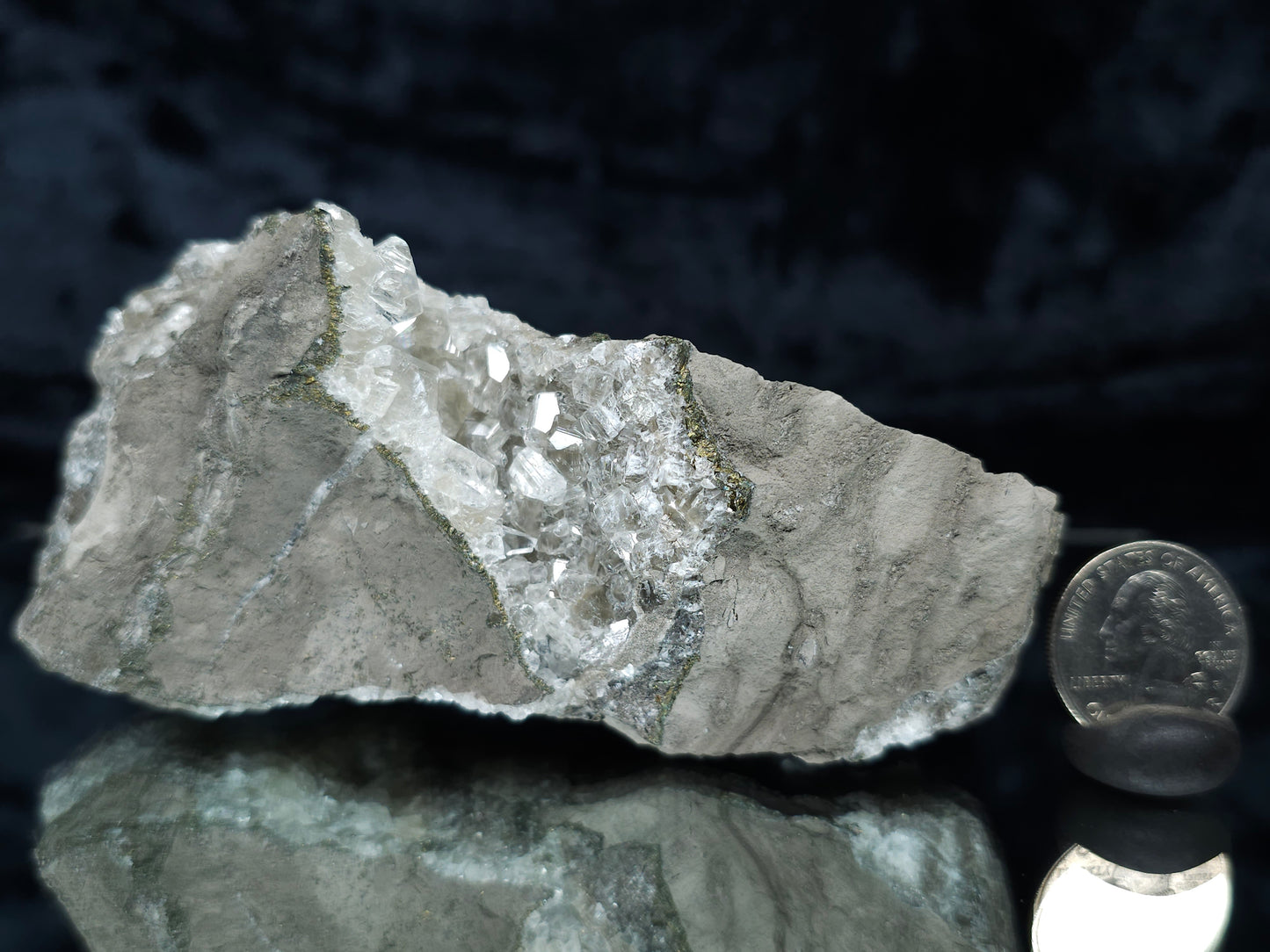 #33182 Special clear Nailhead Spar Calcite cluster with Chalcopyrite ore and multiple small fossils in the matrix