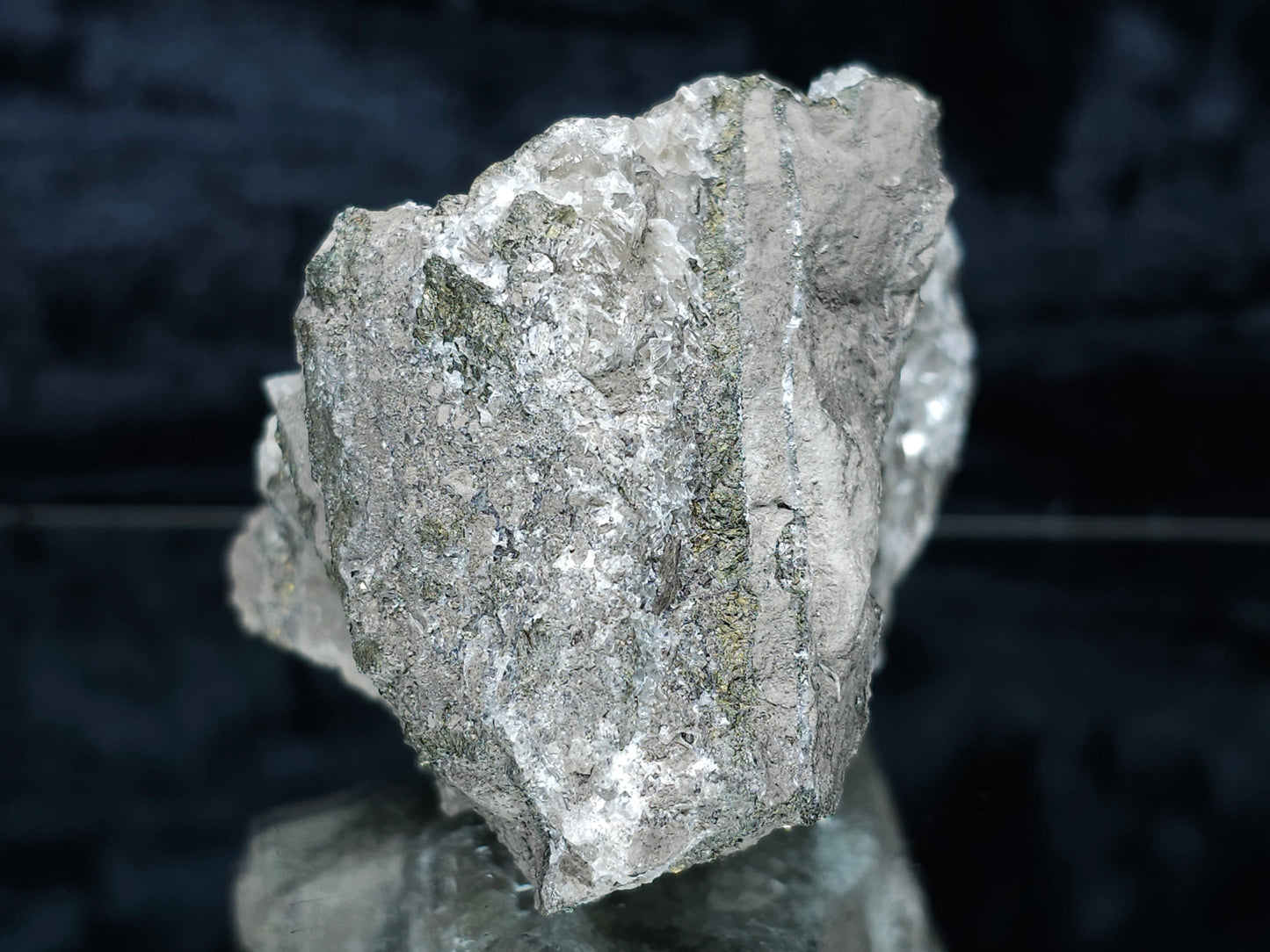 #33182 Special clear Nailhead Spar Calcite cluster with Chalcopyrite ore and multiple small fossils in the matrix