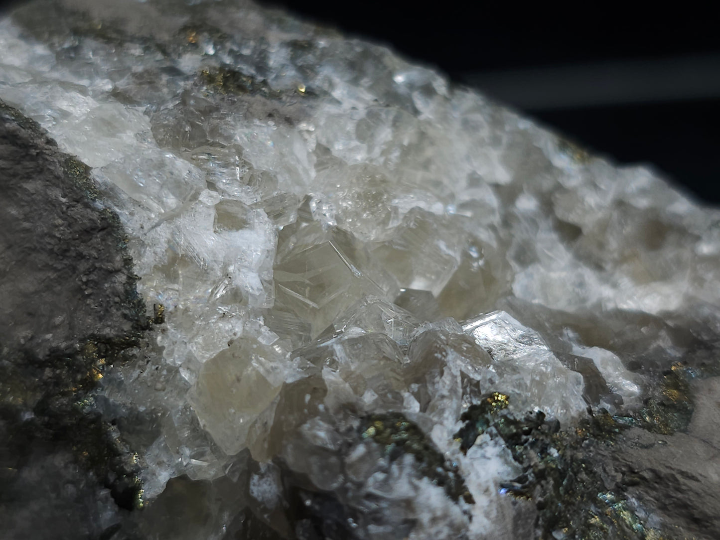 #33182 Special clear Nailhead Spar Calcite cluster with Chalcopyrite ore and multiple small fossils in the matrix