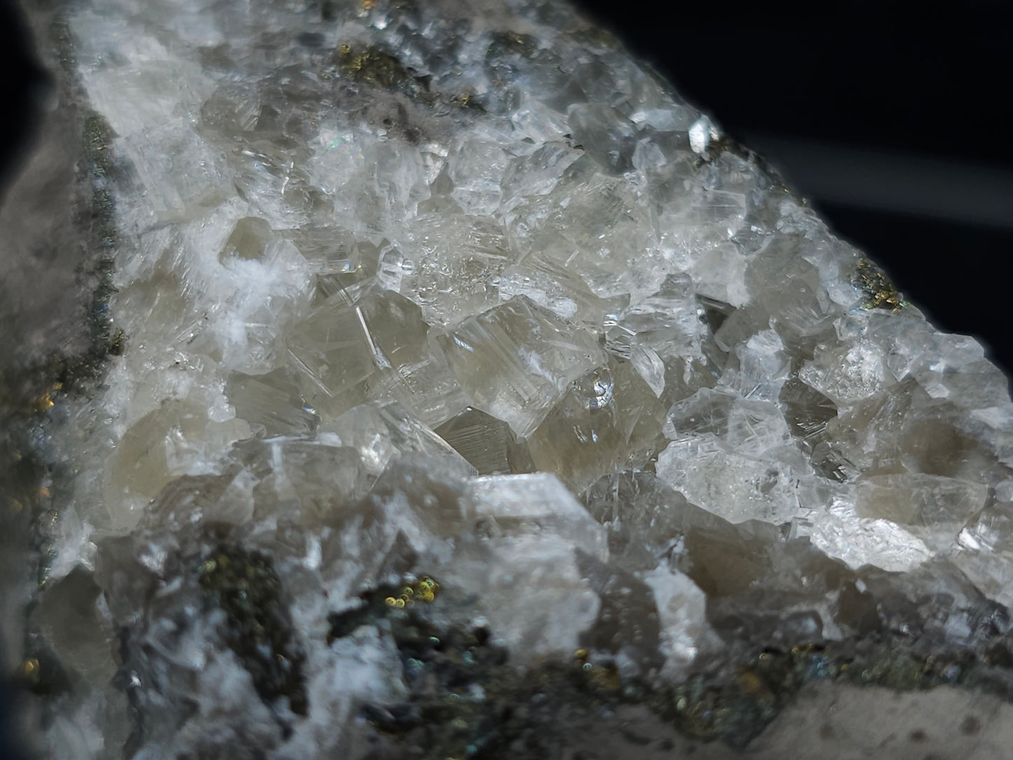 #33182 Special clear Nailhead Spar Calcite cluster with Chalcopyrite ore and multiple small fossils in the matrix