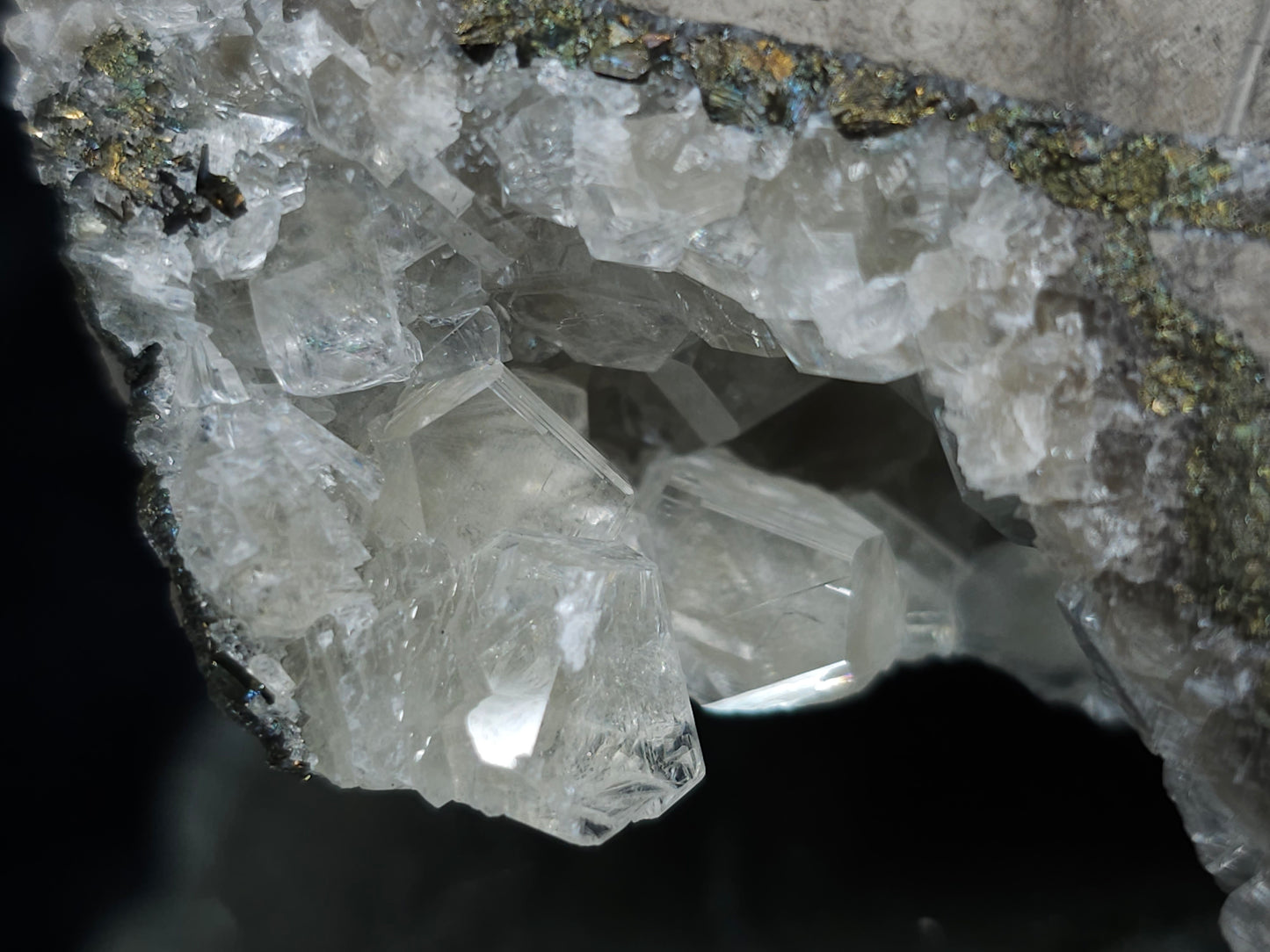 #33182 Special clear Nailhead Spar Calcite cluster with Chalcopyrite ore and multiple small fossils in the matrix