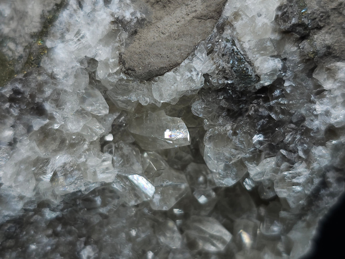 #33183 Special clear Nailhead Spar Calcite cluster with Chalcopyrite ore and multiple small fossils in the matrix