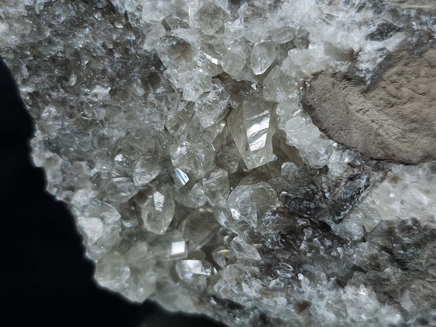 #33183 Special clear Nailhead Spar Calcite cluster with Chalcopyrite ore and multiple small fossils in the matrix