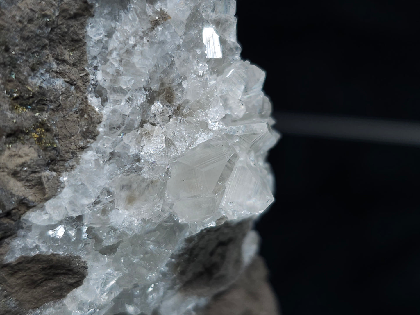 #33184 Special clear Nailhead Spar Calcite cluster with Chalcopyrite ore and multiple small fossils in the matrix