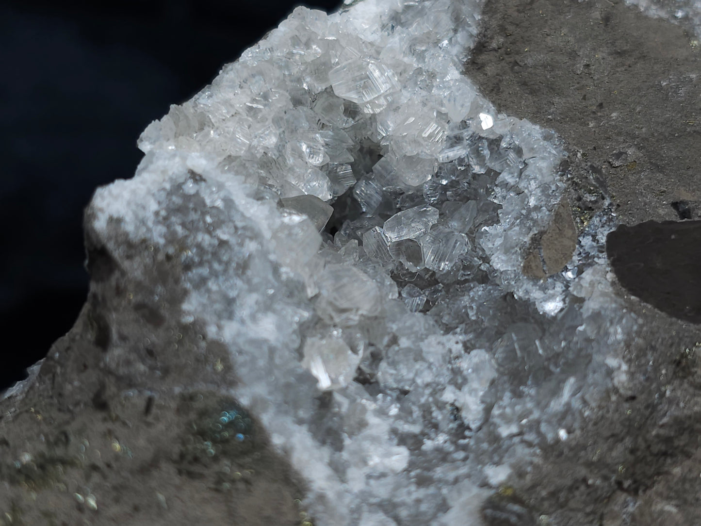#33184 Special clear Nailhead Spar Calcite cluster with Chalcopyrite ore and multiple small fossils in the matrix