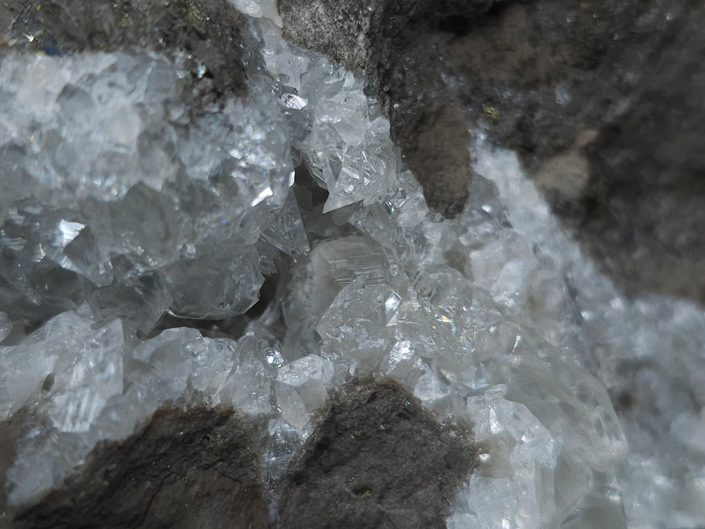 #33184 Special clear Nailhead Spar Calcite cluster with Chalcopyrite ore and multiple small fossils in the matrix