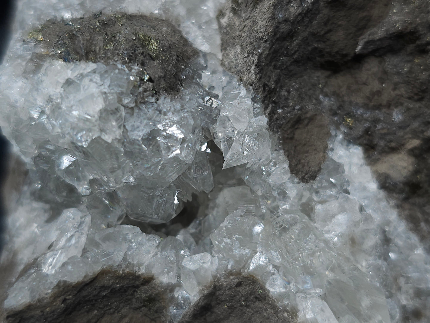 #33184 Special clear Nailhead Spar Calcite cluster with Chalcopyrite ore and multiple small fossils in the matrix
