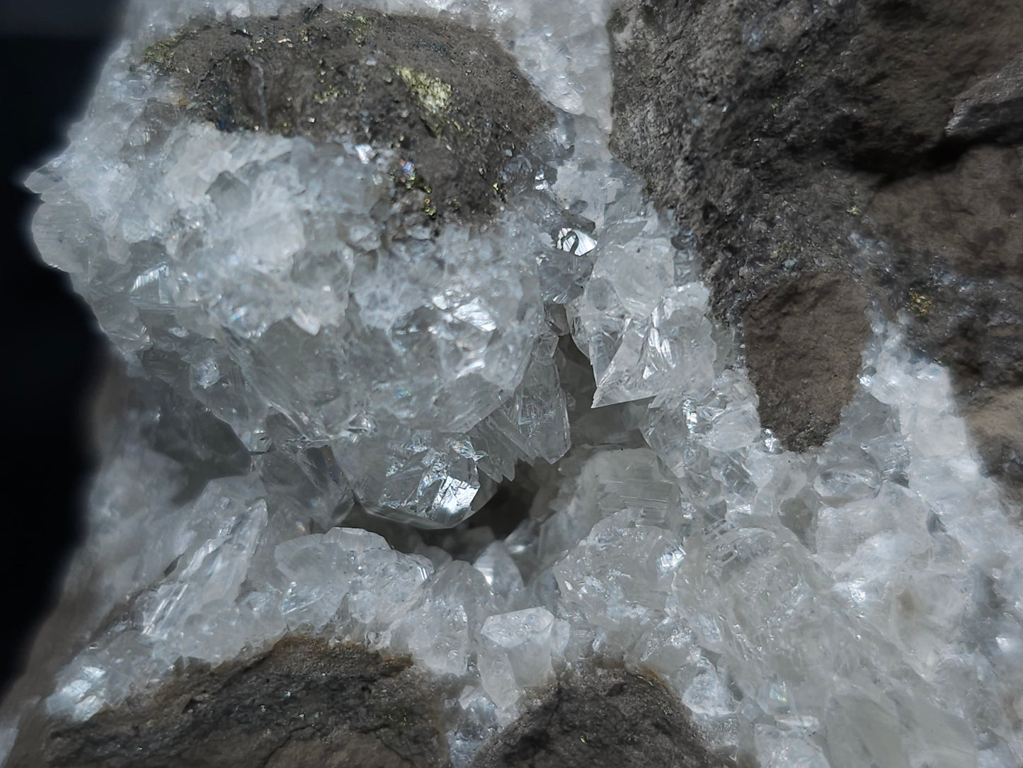 #33184 Special clear Nailhead Spar Calcite cluster with Chalcopyrite ore and multiple small fossils in the matrix