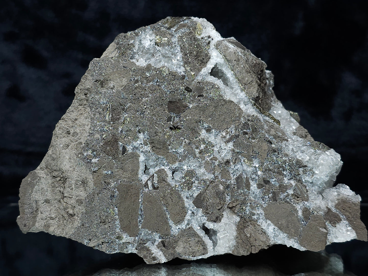 #33184 Special clear Nailhead Spar Calcite cluster with Chalcopyrite ore and multiple small fossils in the matrix