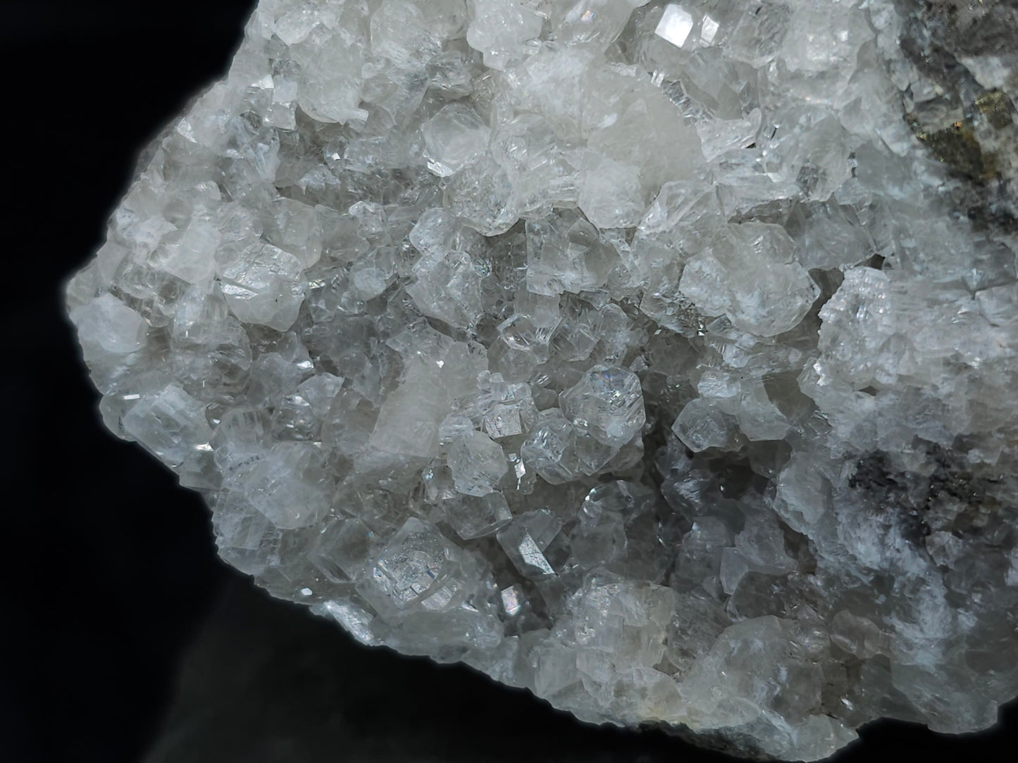 #33185 Special clear Nailhead Spar Calcite cluster with Chalcopyrite ore and multiple small fossils in the matrix