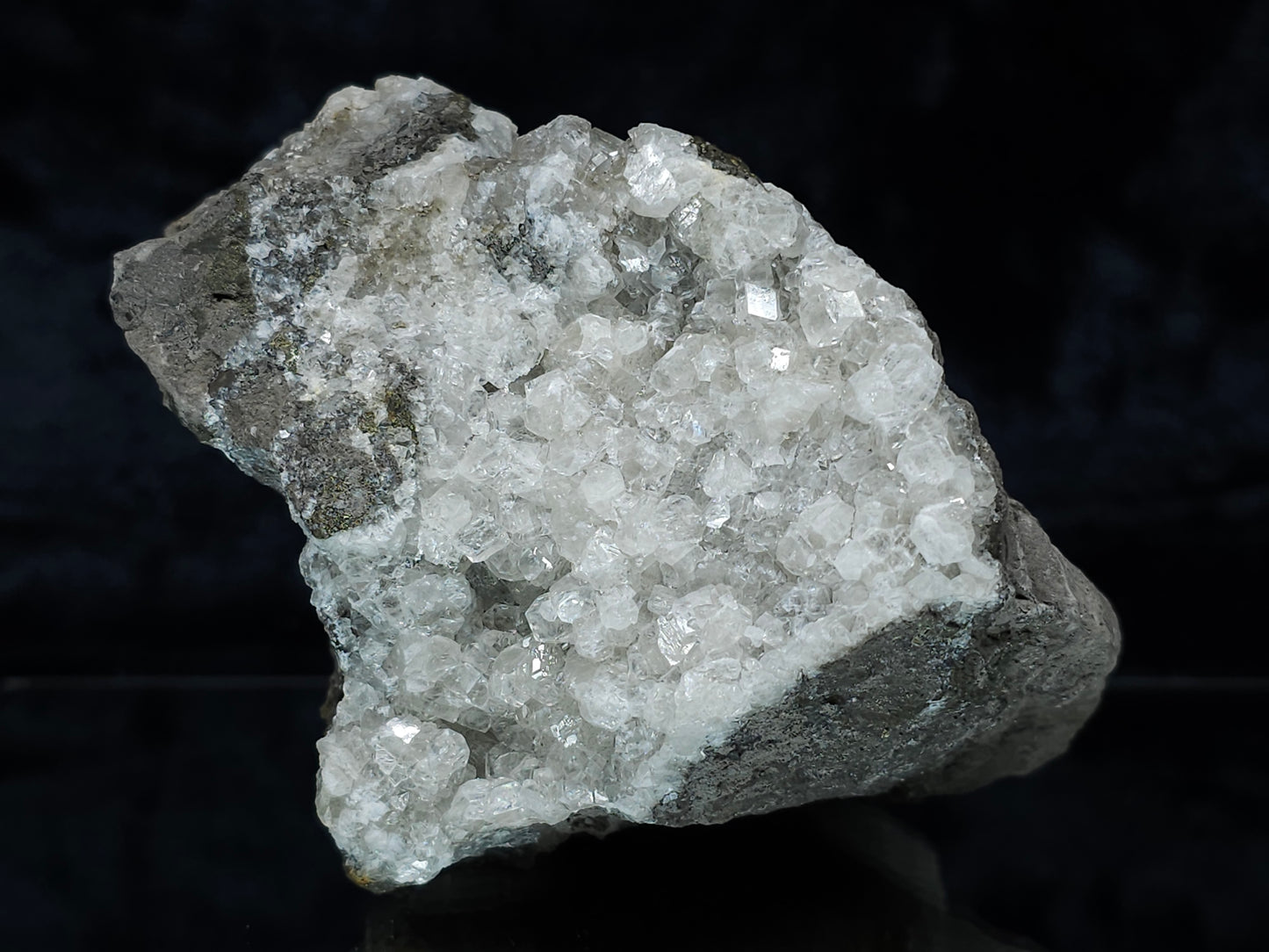 #33185 Special clear Nailhead Spar Calcite cluster with Chalcopyrite ore and multiple small fossils in the matrix