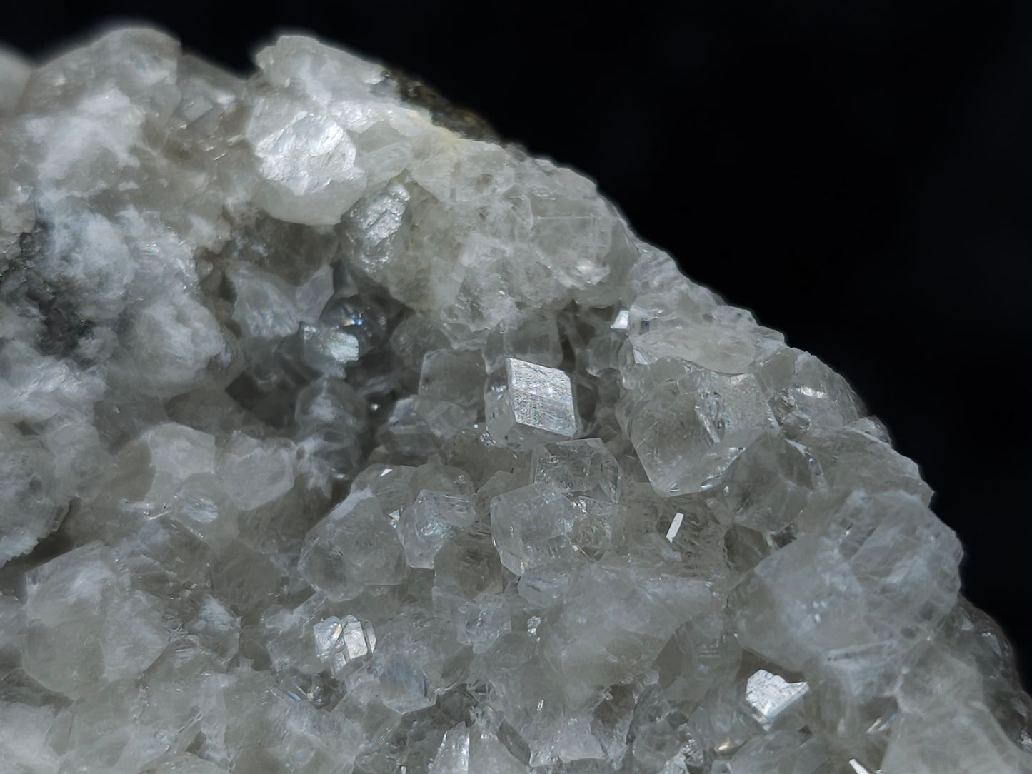 #33185 Special clear Nailhead Spar Calcite cluster with Chalcopyrite ore and multiple small fossils in the matrix