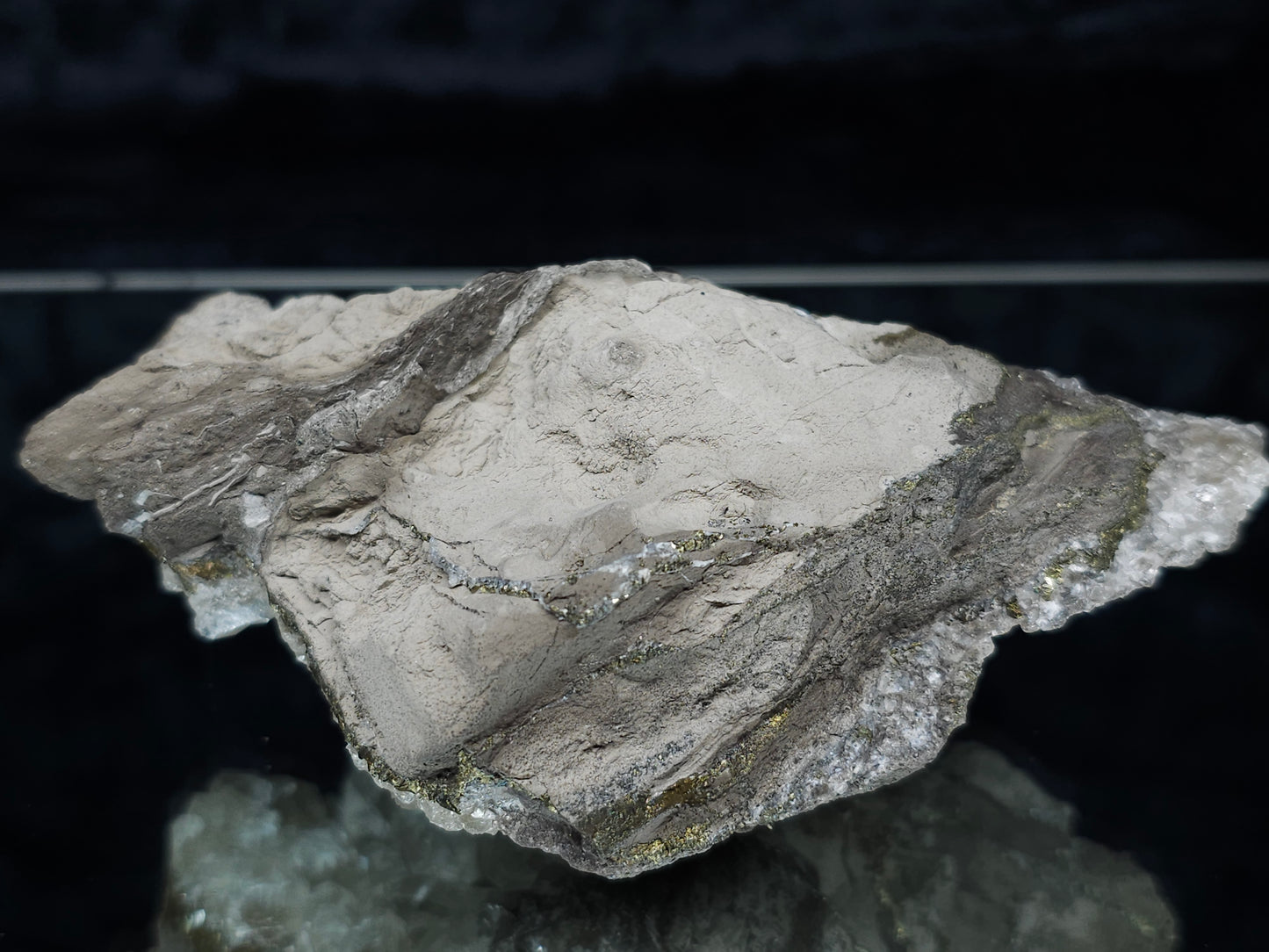 #33187 Special clear Nailhead Spar Calcite cluster with Chalcopyrite ore and multiple small fossils in the matrix