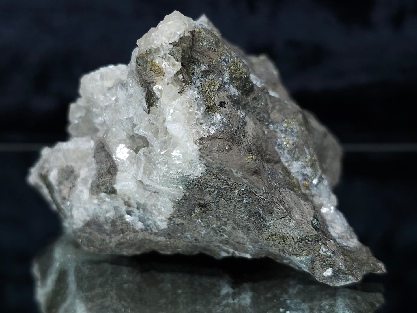 #33188 Special clear Nailhead Spar Calcite cluster with Chalcopyrite ore and multiple small fossils in the matrix