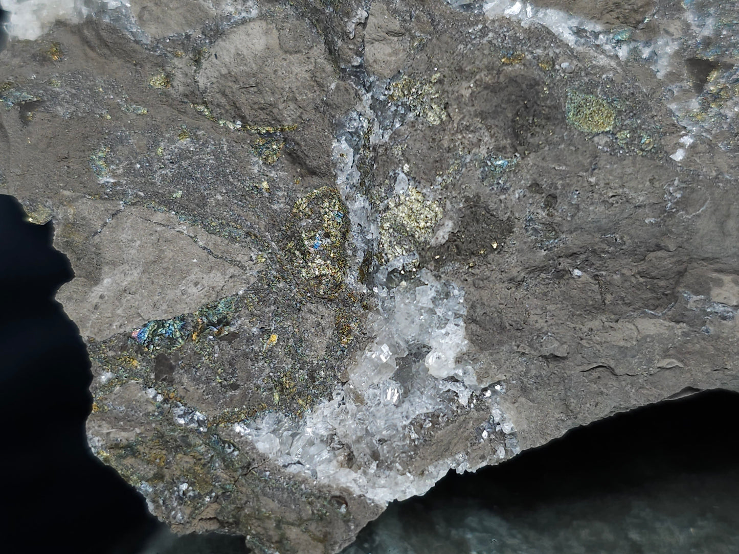 #33188 Special clear Nailhead Spar Calcite cluster with Chalcopyrite ore and multiple small fossils in the matrix