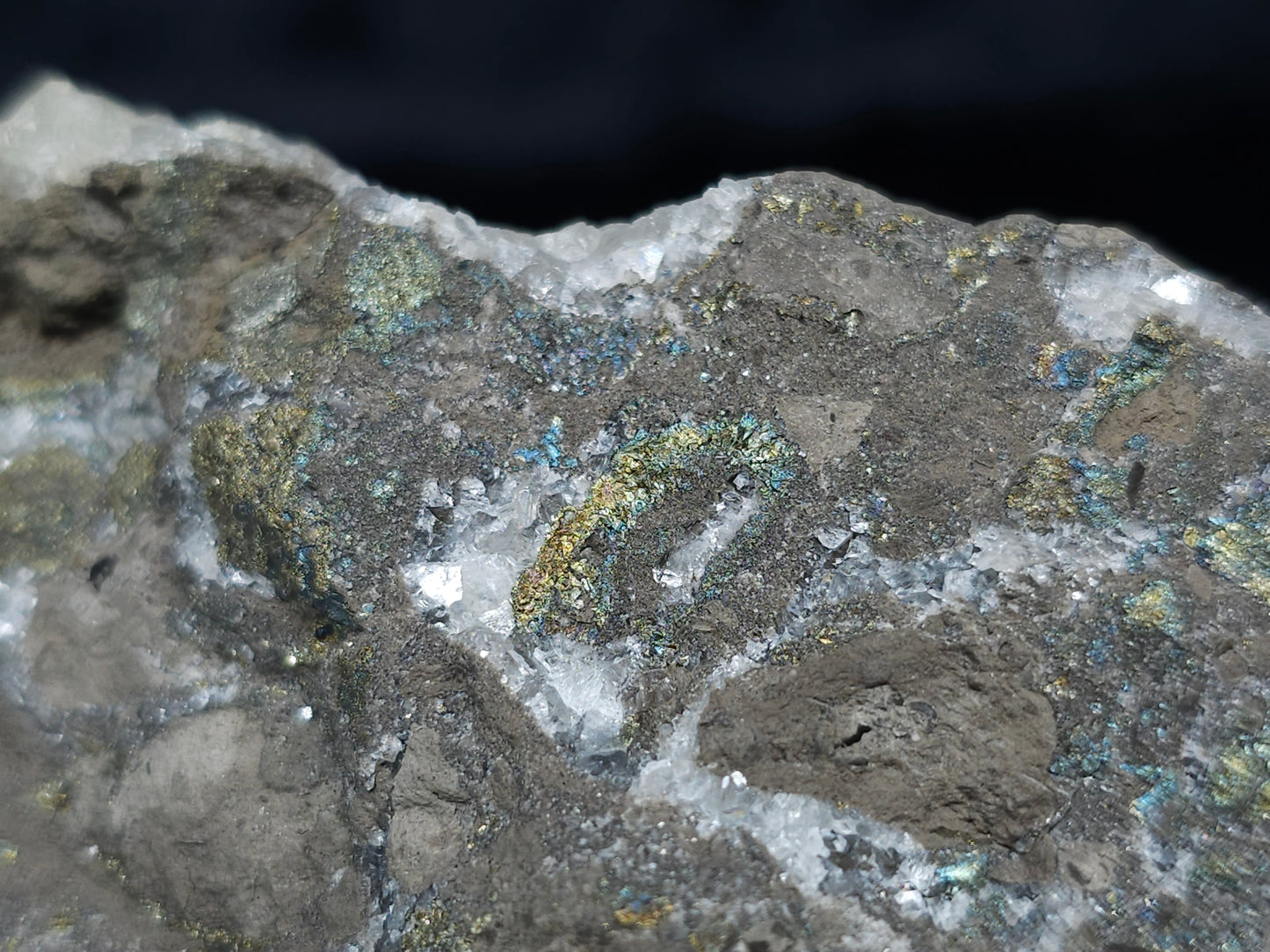 #33188 Special clear Nailhead Spar Calcite cluster with Chalcopyrite ore and multiple small fossils in the matrix