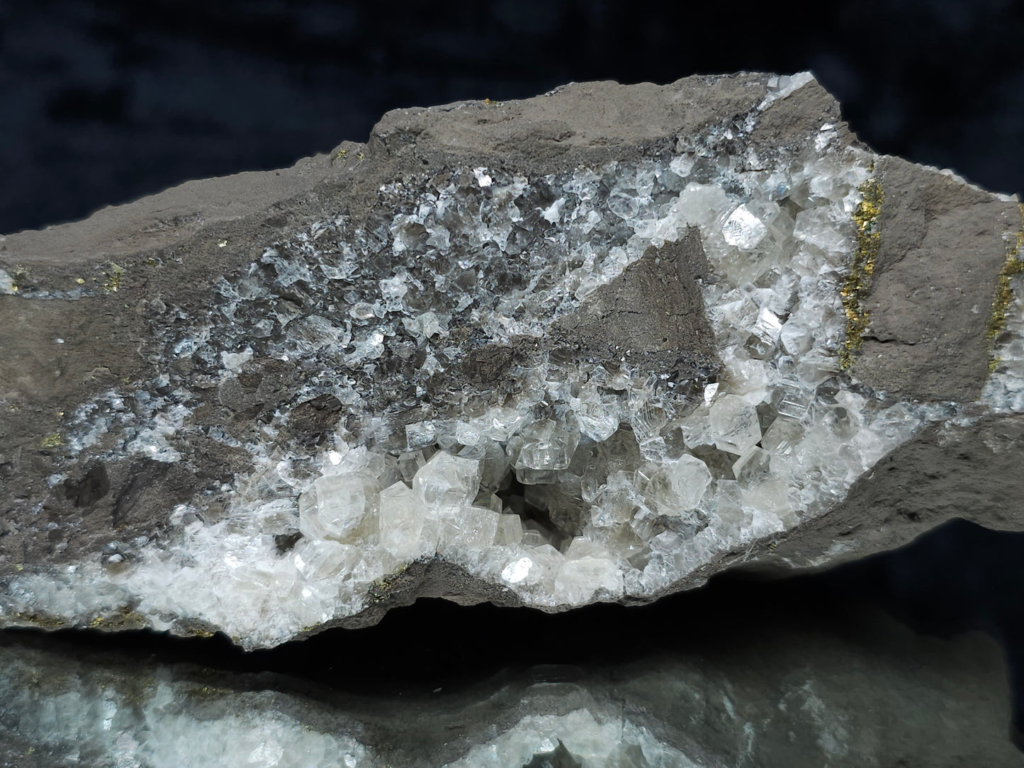 #33191 Special clear Nailhead Spar Calcite cluster with Chalcopyrite ore and multiple small fossils in the matrix