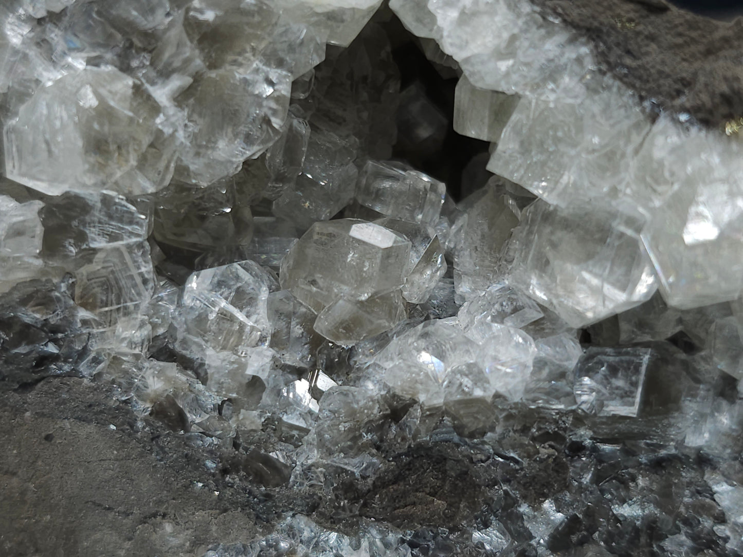 #33191 Special clear Nailhead Spar Calcite cluster with Chalcopyrite ore and multiple small fossils in the matrix