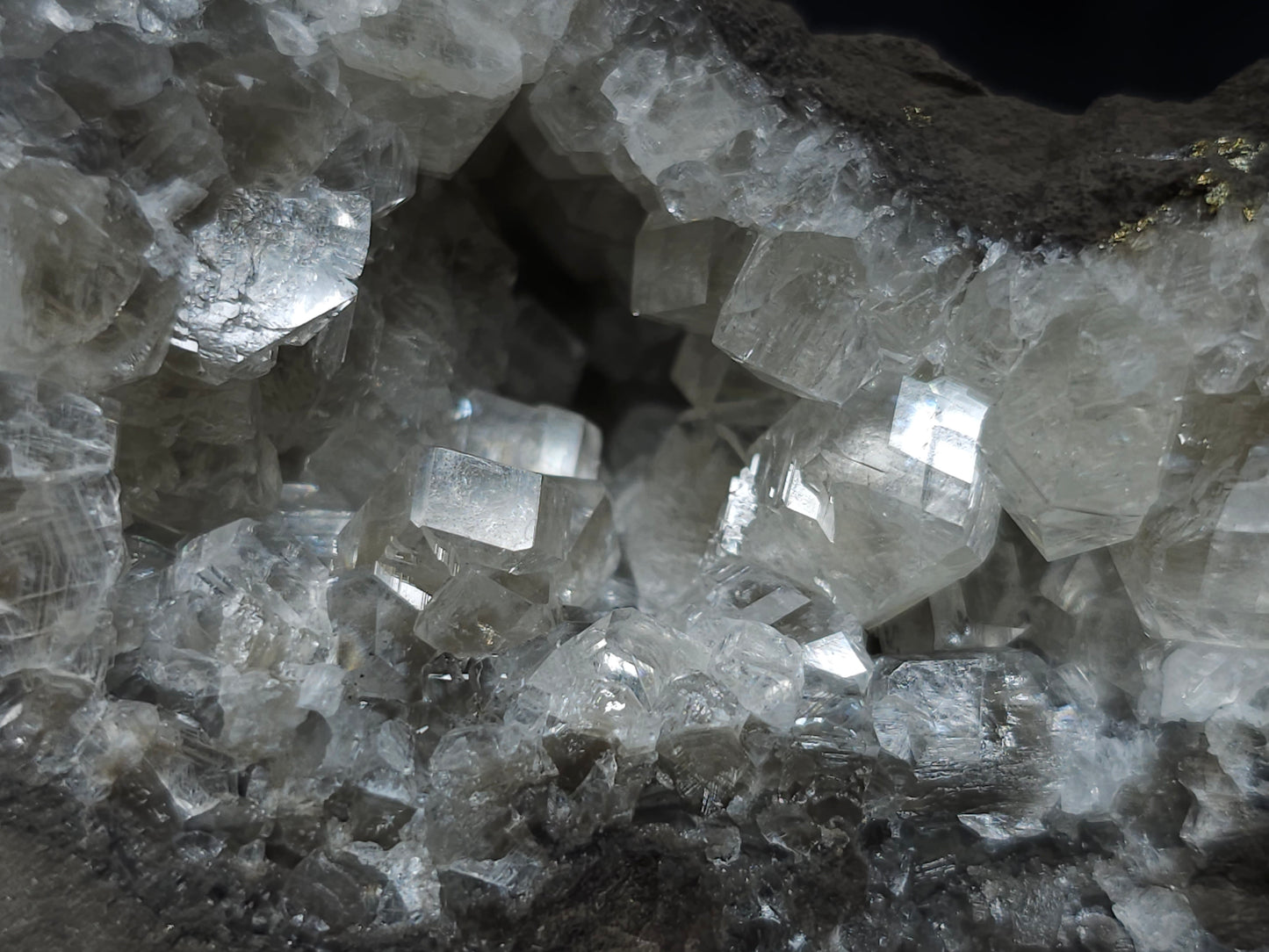 #33191 Special clear Nailhead Spar Calcite cluster with Chalcopyrite ore and multiple small fossils in the matrix