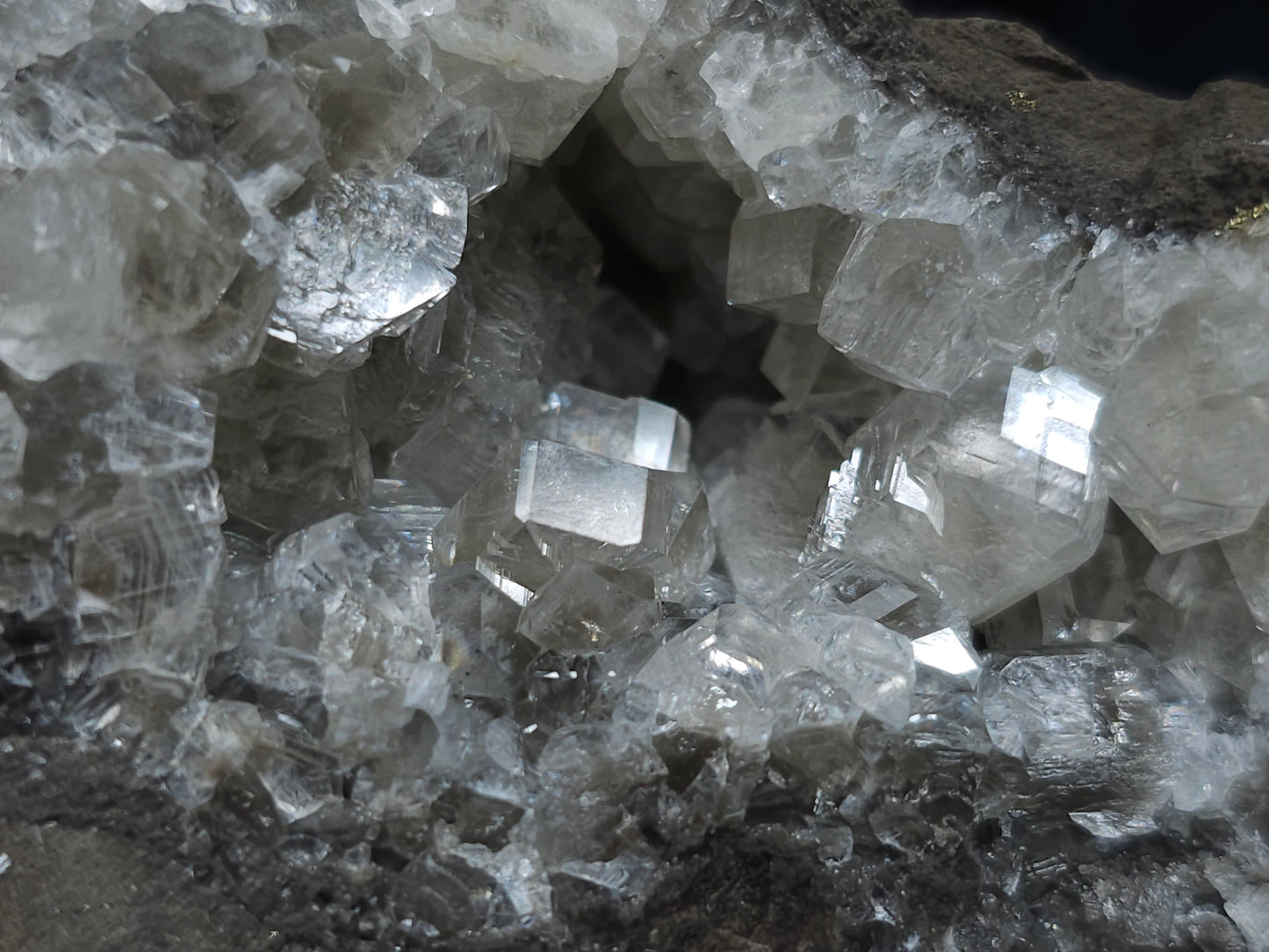 #33191 Special clear Nailhead Spar Calcite cluster with Chalcopyrite ore and multiple small fossils in the matrix