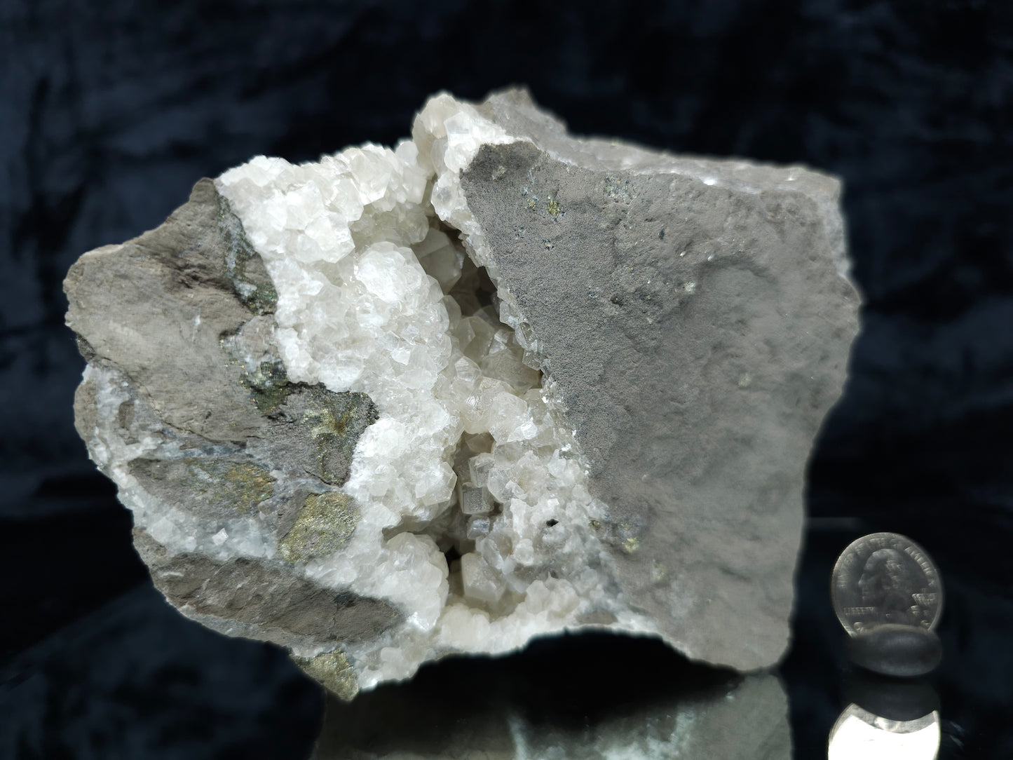 #33192 Special clear Nailhead Spar Calcite cluster with Chalcopyrite ore and multiple small fossils in the matrix
