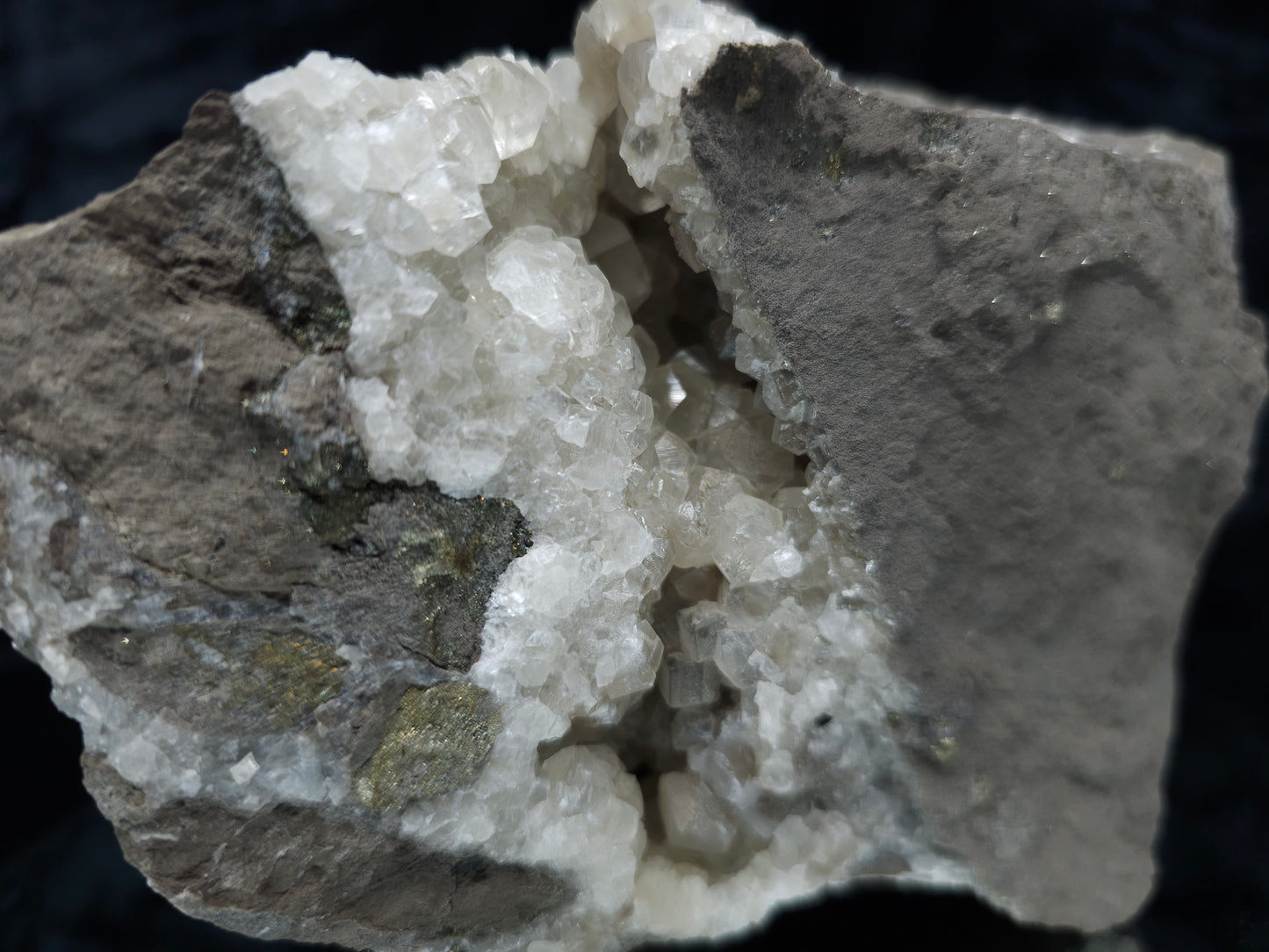 #33192 Special clear Nailhead Spar Calcite cluster with Chalcopyrite ore and multiple small fossils in the matrix